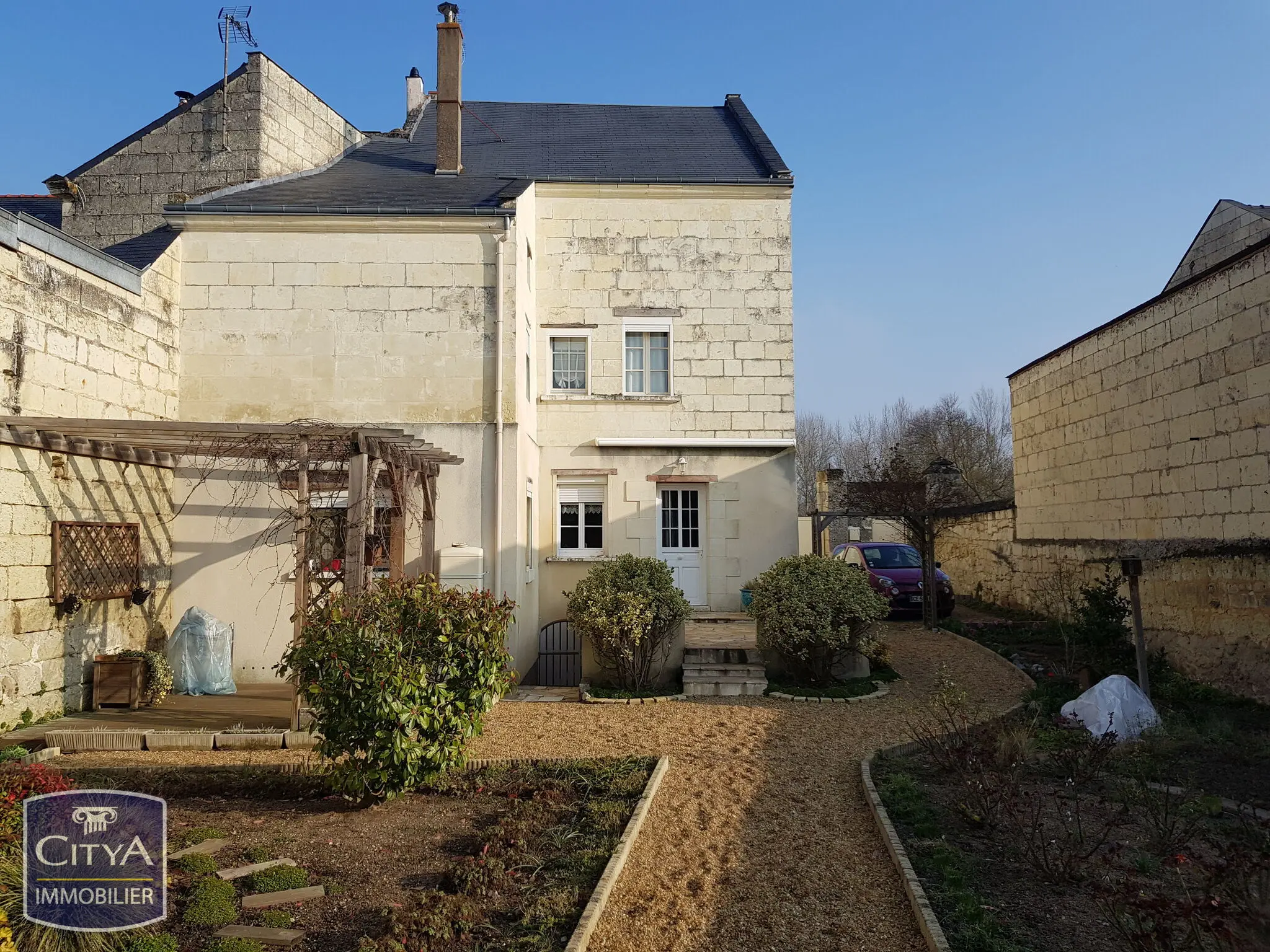 Photo 1 Maison 4 pièces 147m²