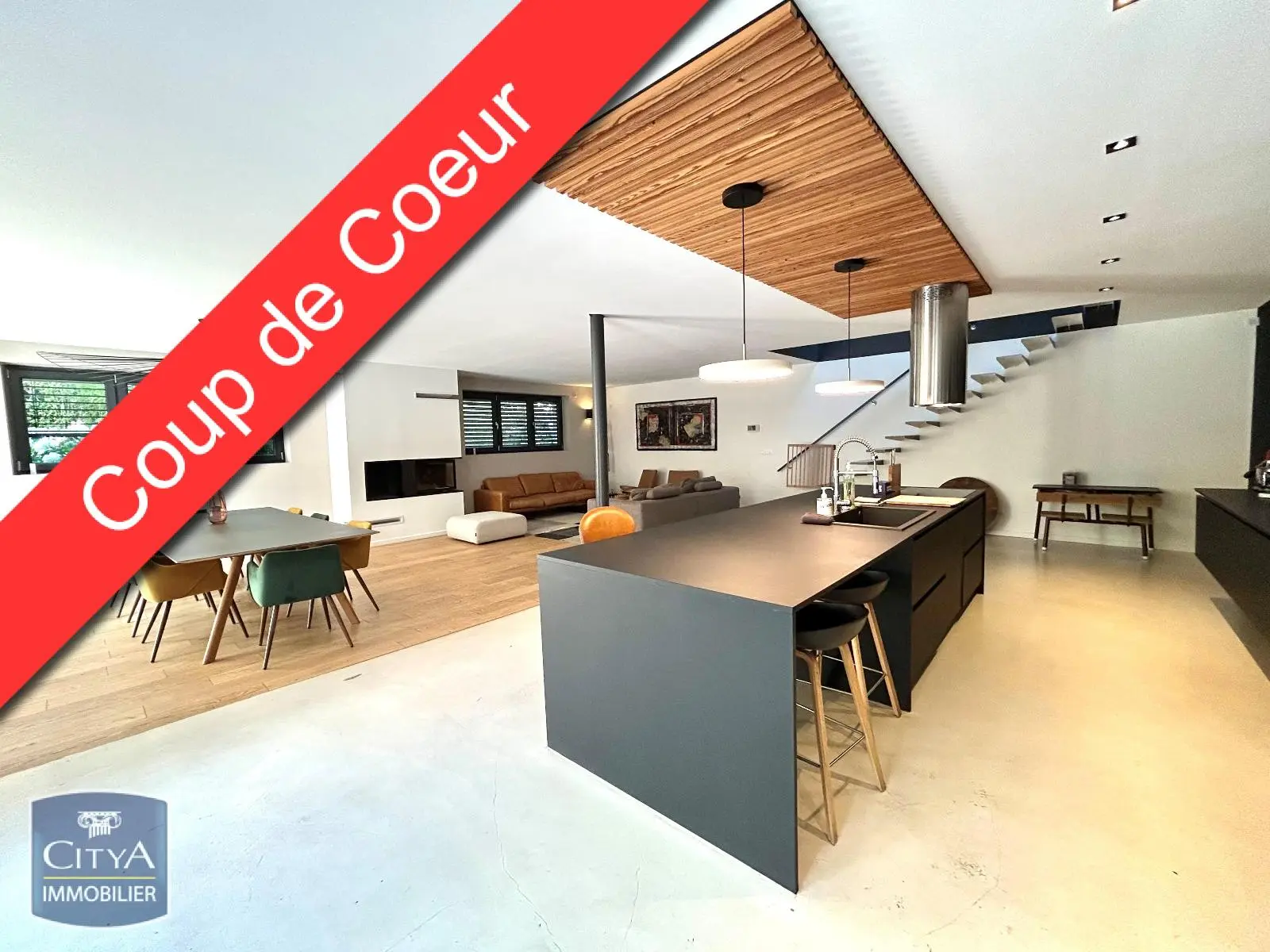 Photo 1 Maison 6 pièces 221.36m²