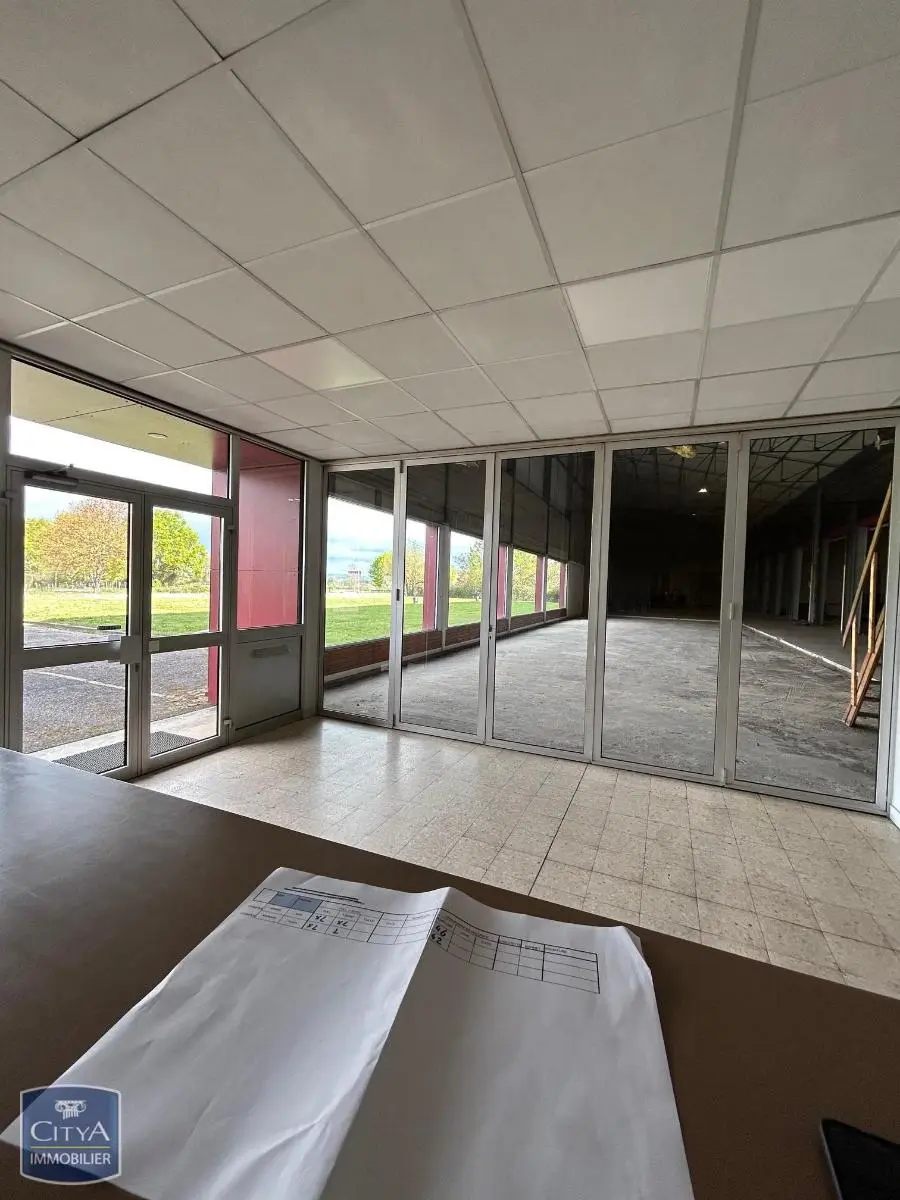 Photo 4 Local Commercial 3000m²