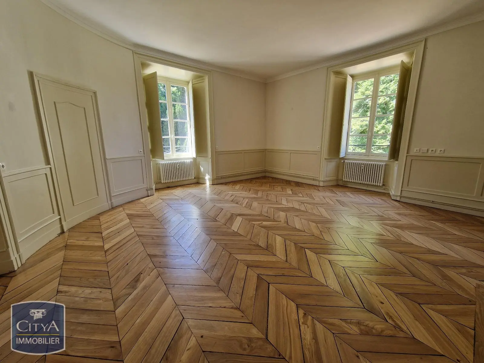 Photo 1 Appartement 5 pièces 142.31m²