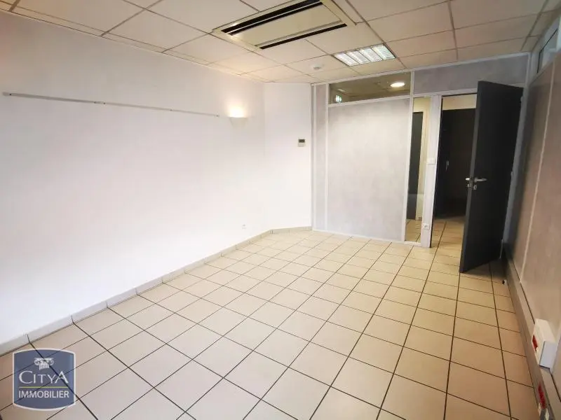 Photo 3 Local Commercial 422m²