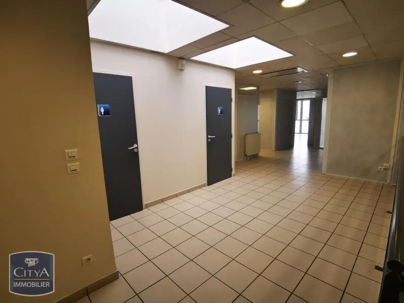 Photo 4 Local Commercial 422m²