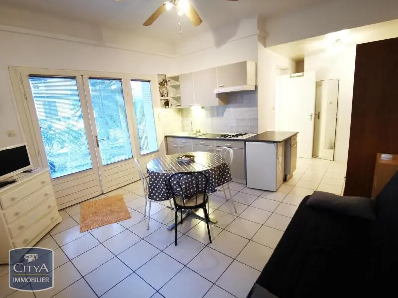 Photo 2 Appartement 1 pièce 23.9m²