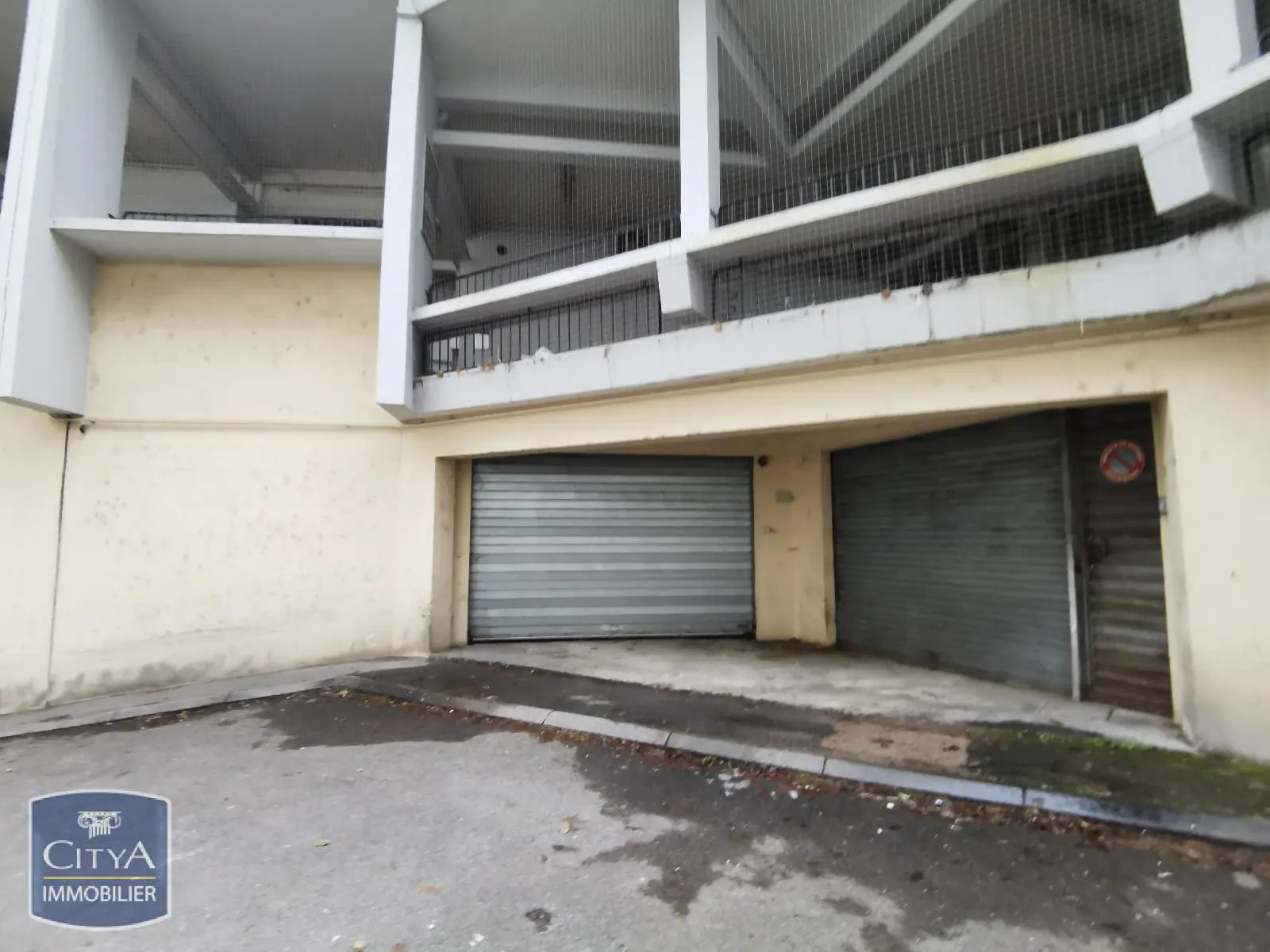 Photo 2 Parking
