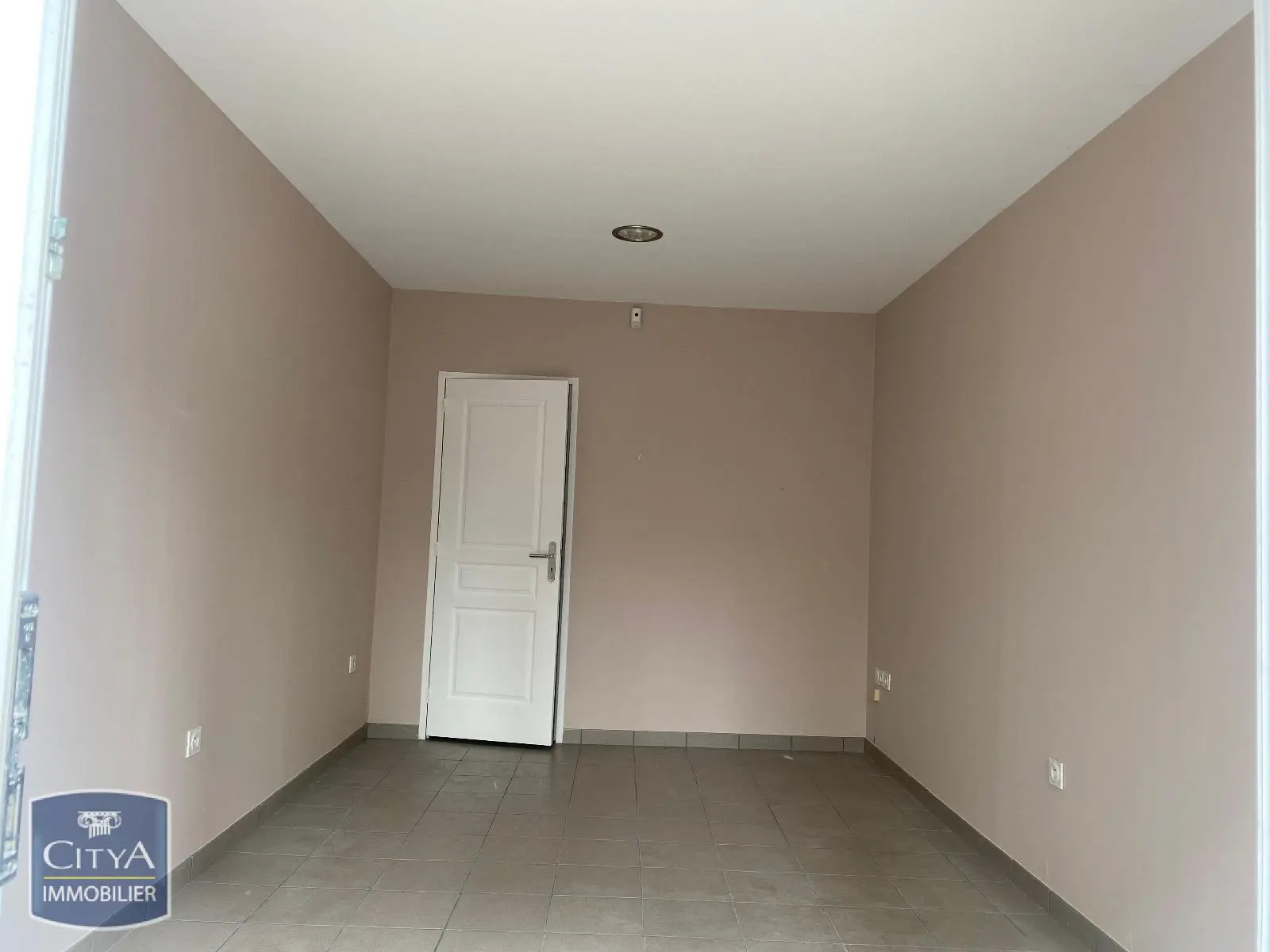 Photo 3 Local Professionnel 17.05m²