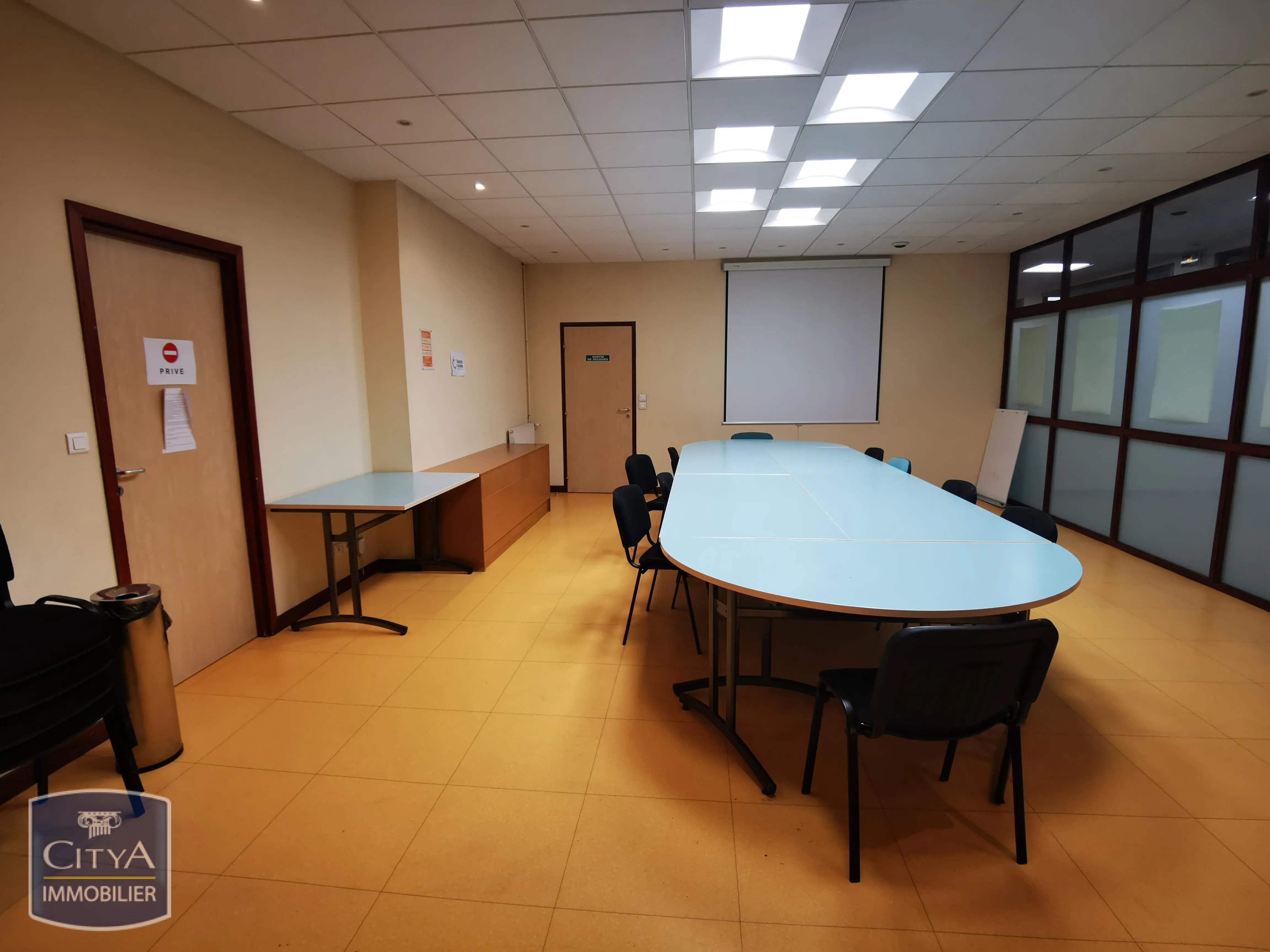 Photo 14 Local Professionnel 2414m²