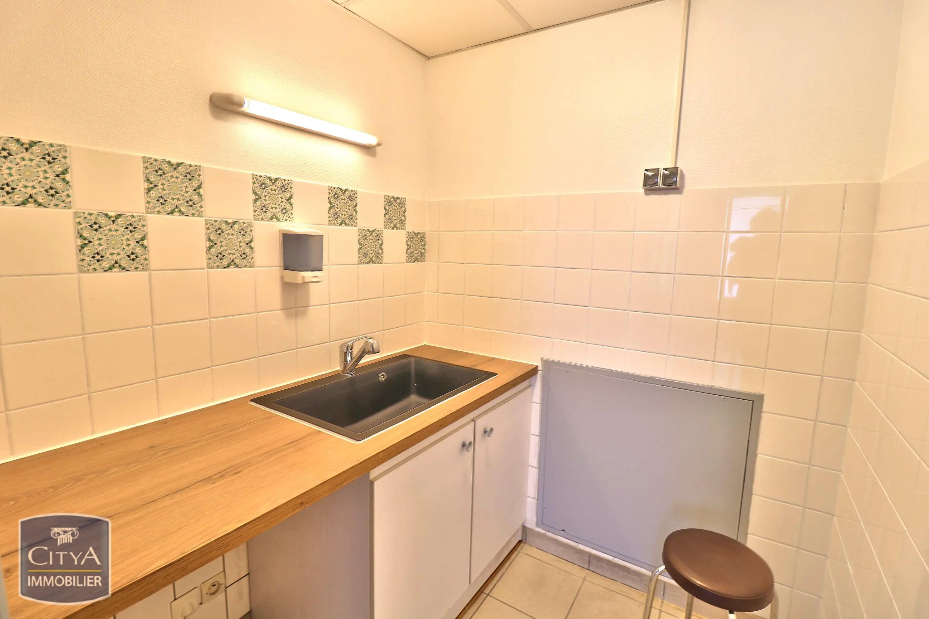 Photo 8 Local Professionnel 64.82m²