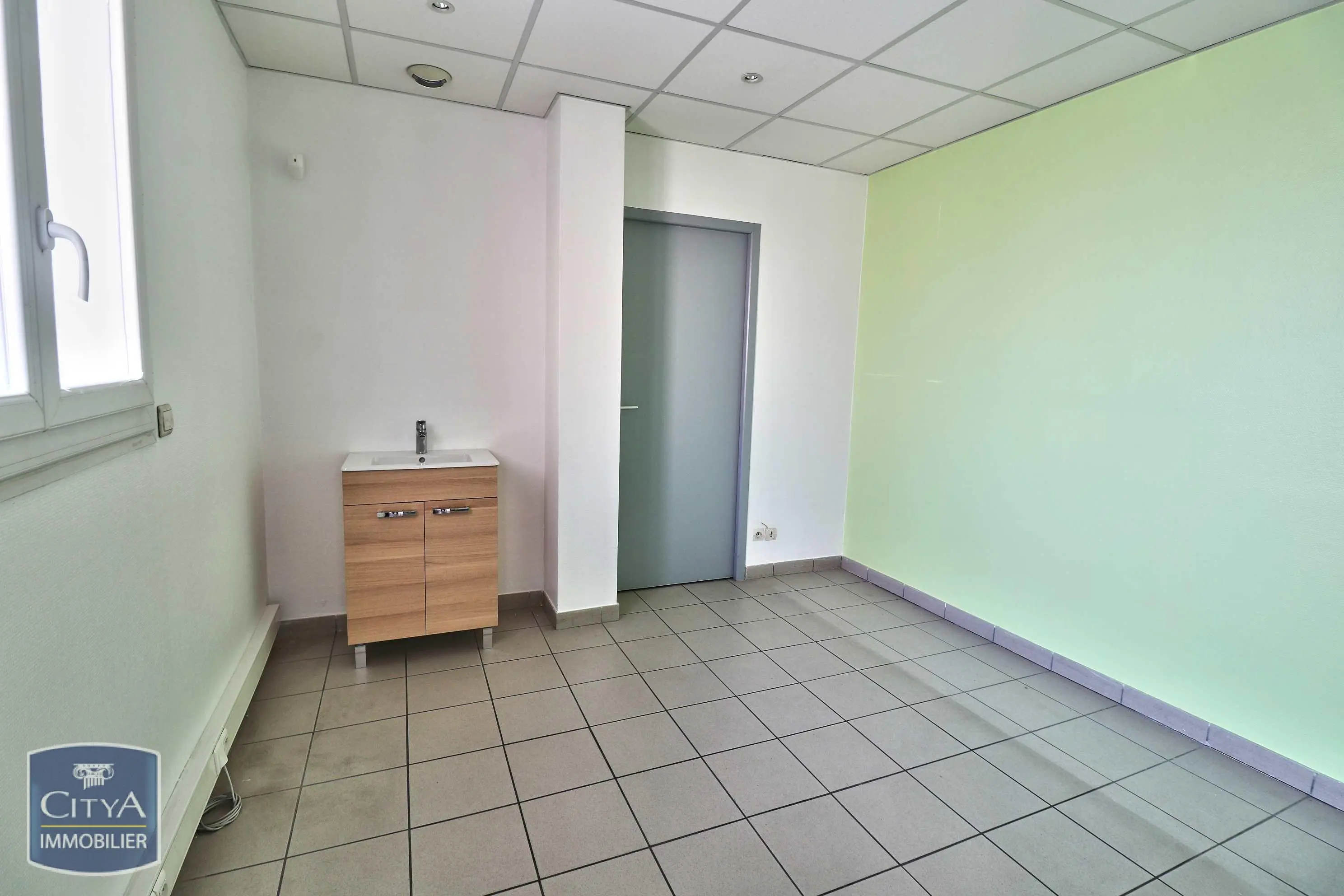 Photo 3 Local Professionnel 64.82m²