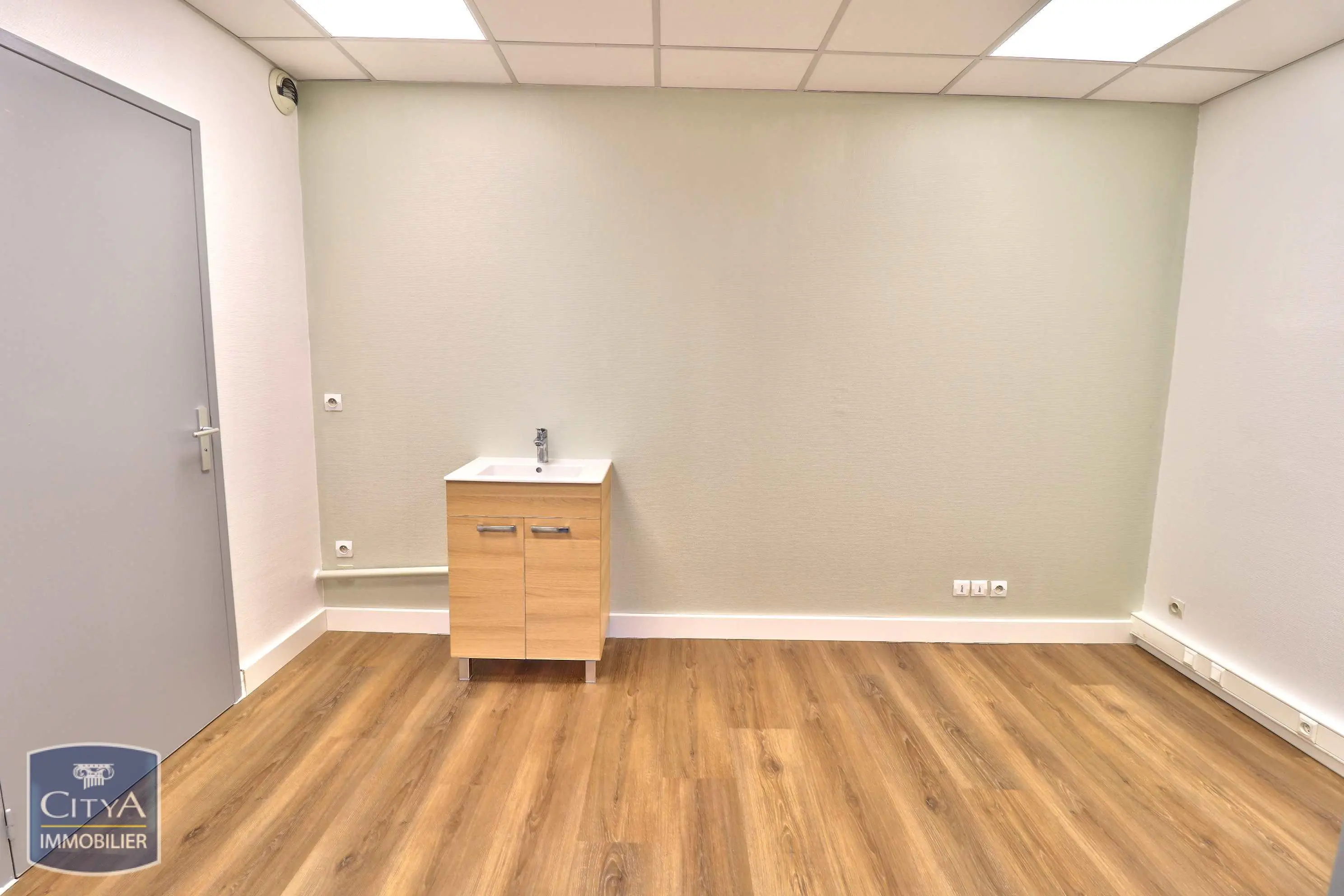 Photo 6 Local Professionnel 64.82m²