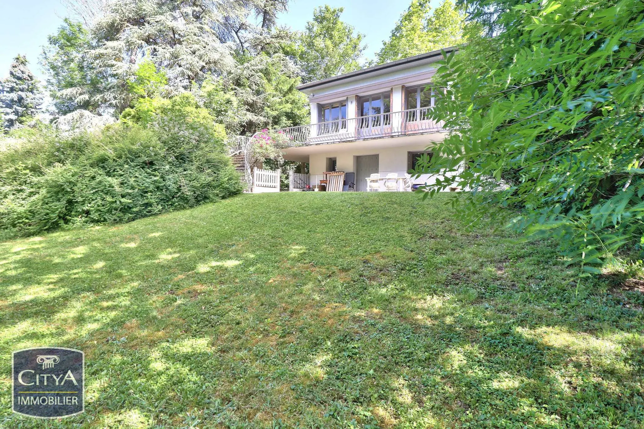 Photo 1 Maison 8 pièces 216.91m²