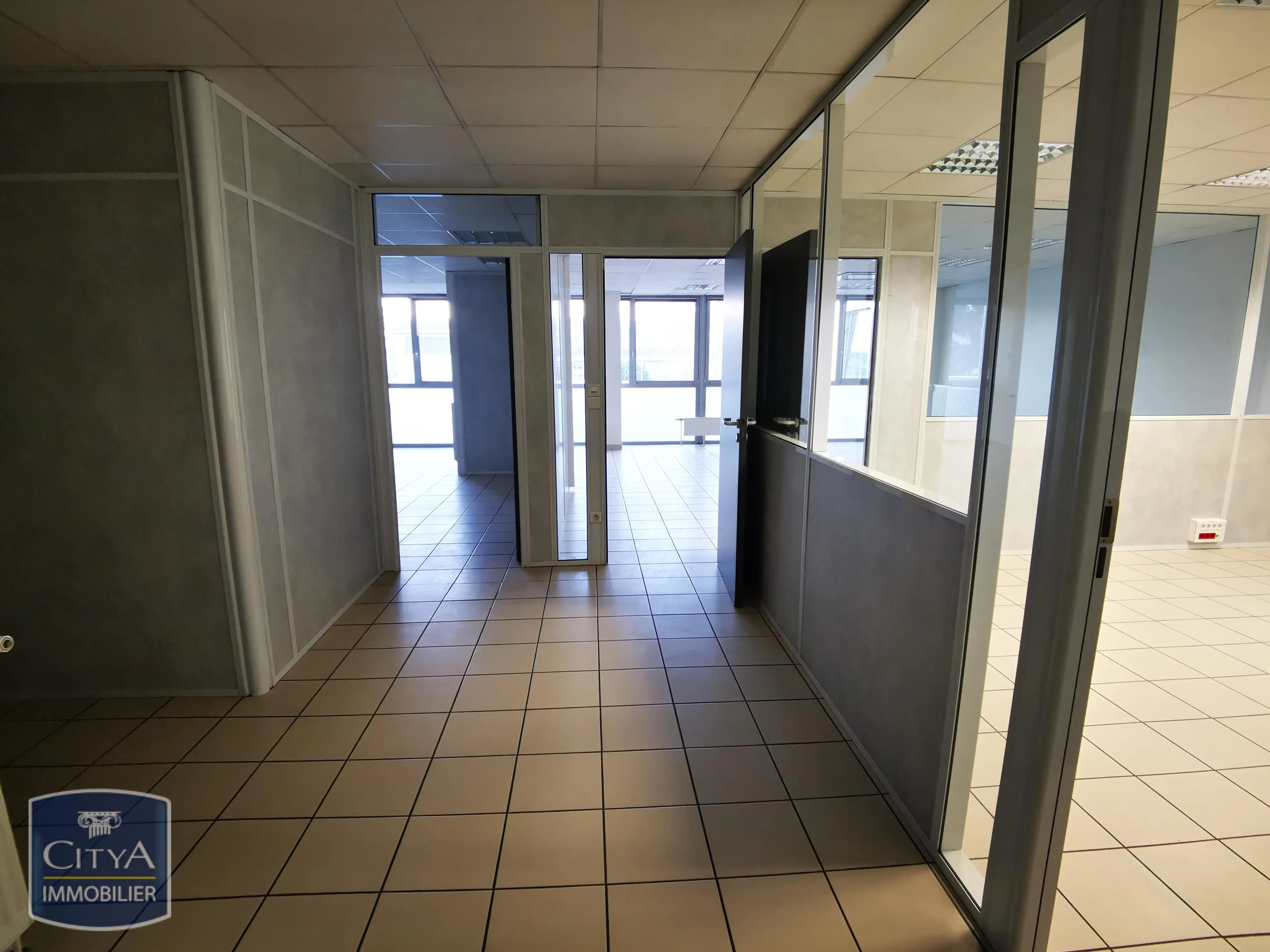 Photo 10 Local Professionnel 2414m²