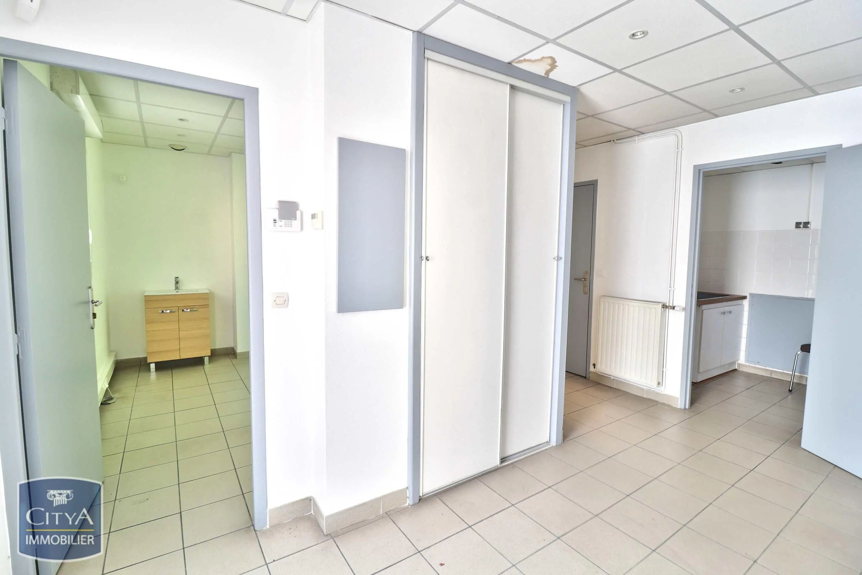Photo 2 Local Professionnel 64.82m²
