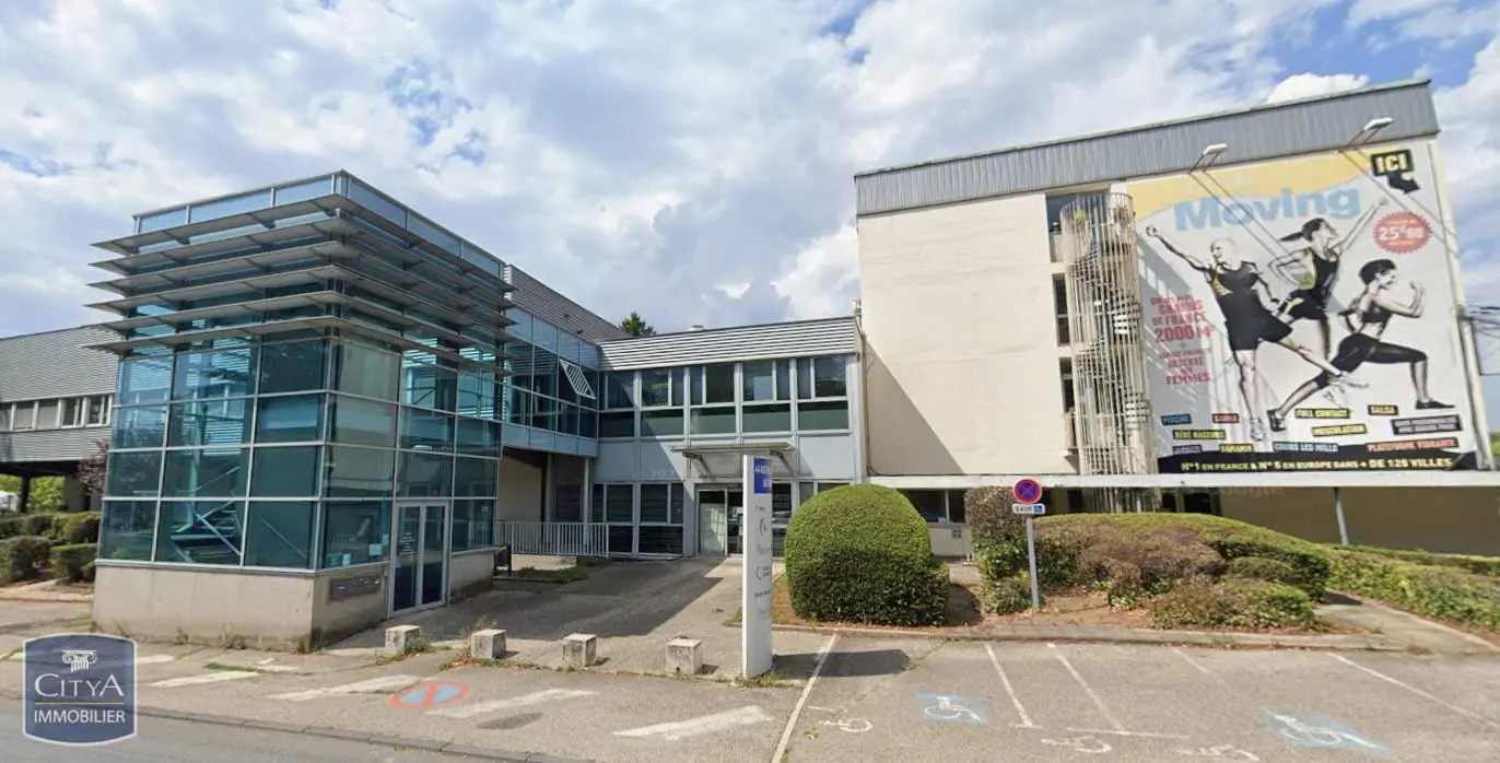 Photo 1 Local Professionnel 80 pièces 2414m²