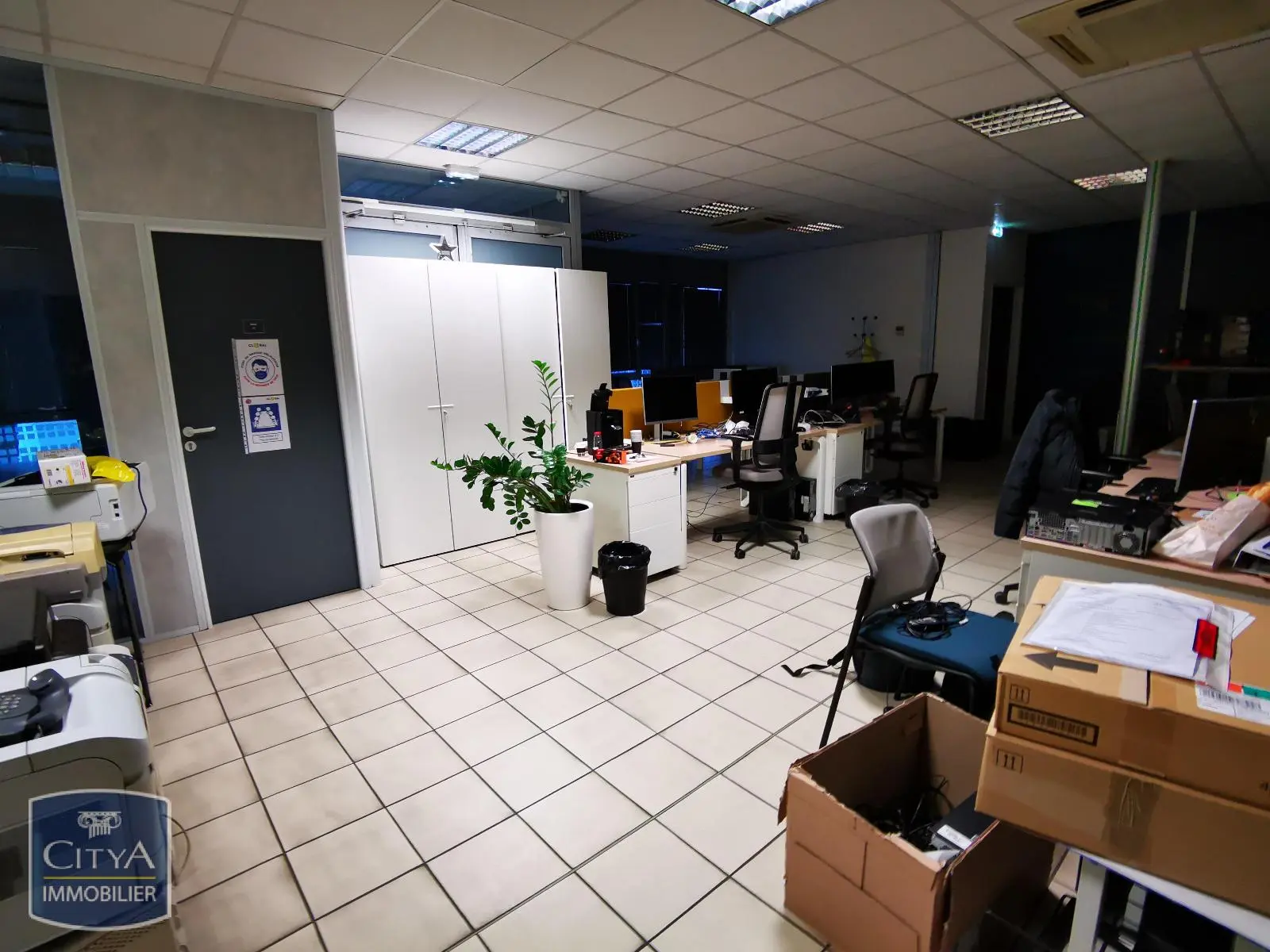 Photo 11 Local Professionnel 80 pièces 2414m²