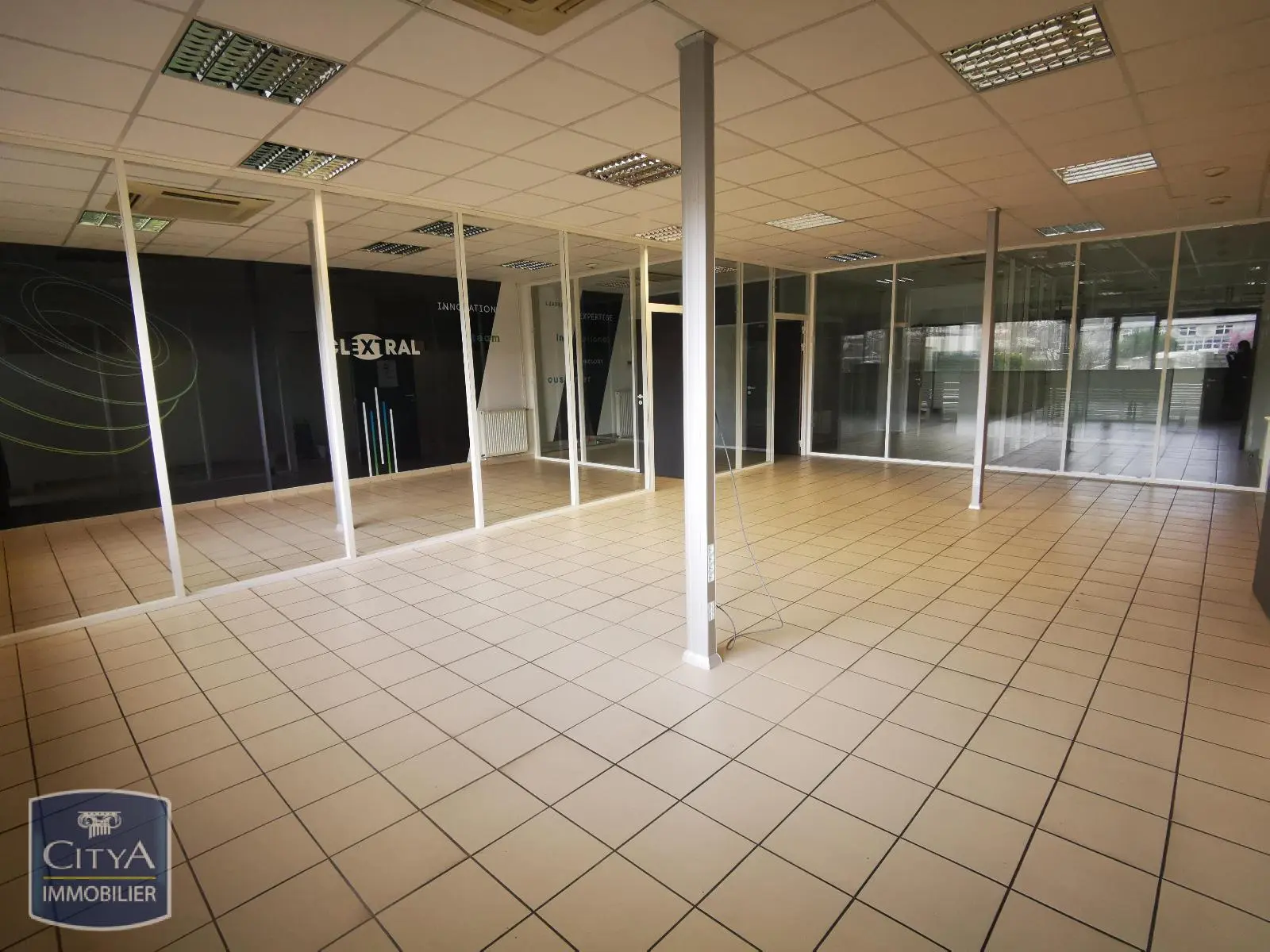 Photo 3 Local Professionnel 80 pièces 2414m²