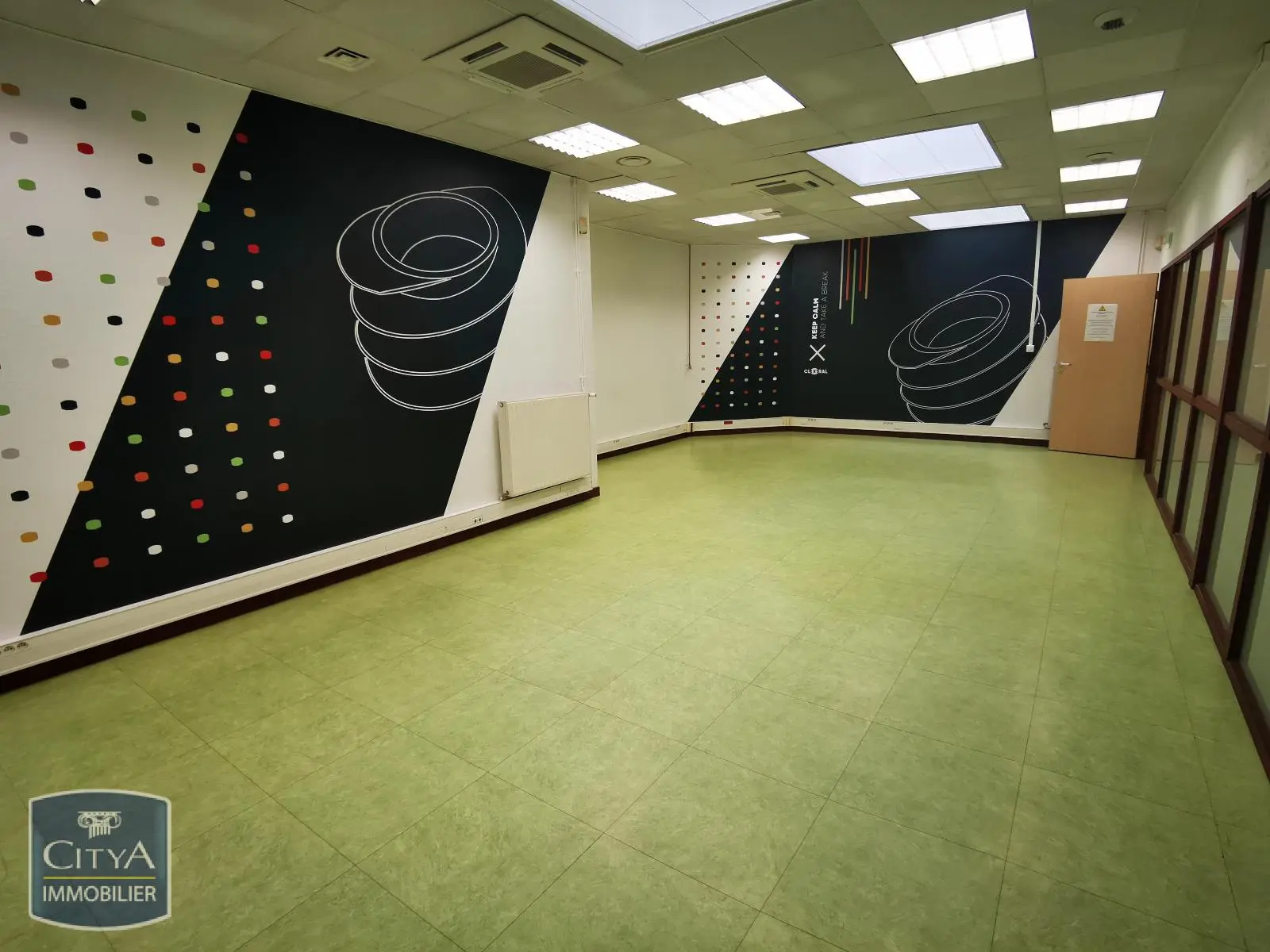 Photo 8 Local Professionnel 80 pièces 2414m²