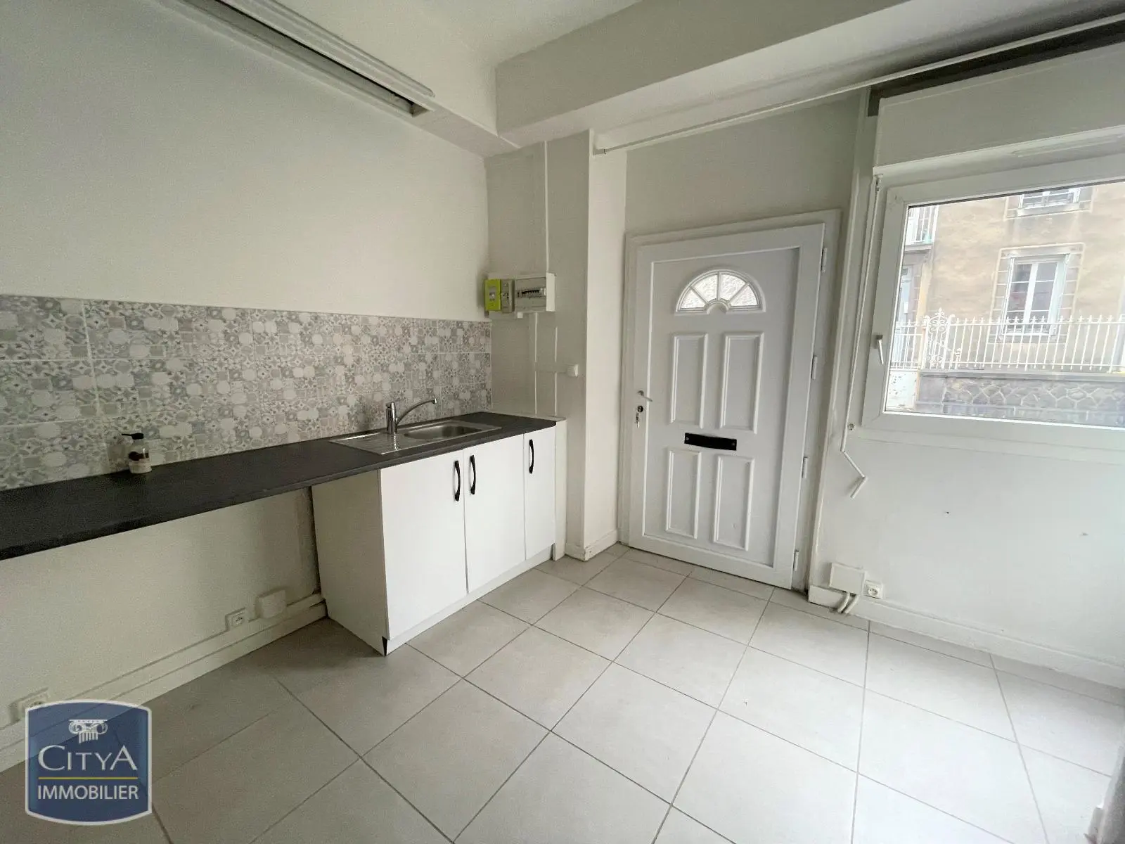 Photo 1 Appartement 1 pièce 27.73m²