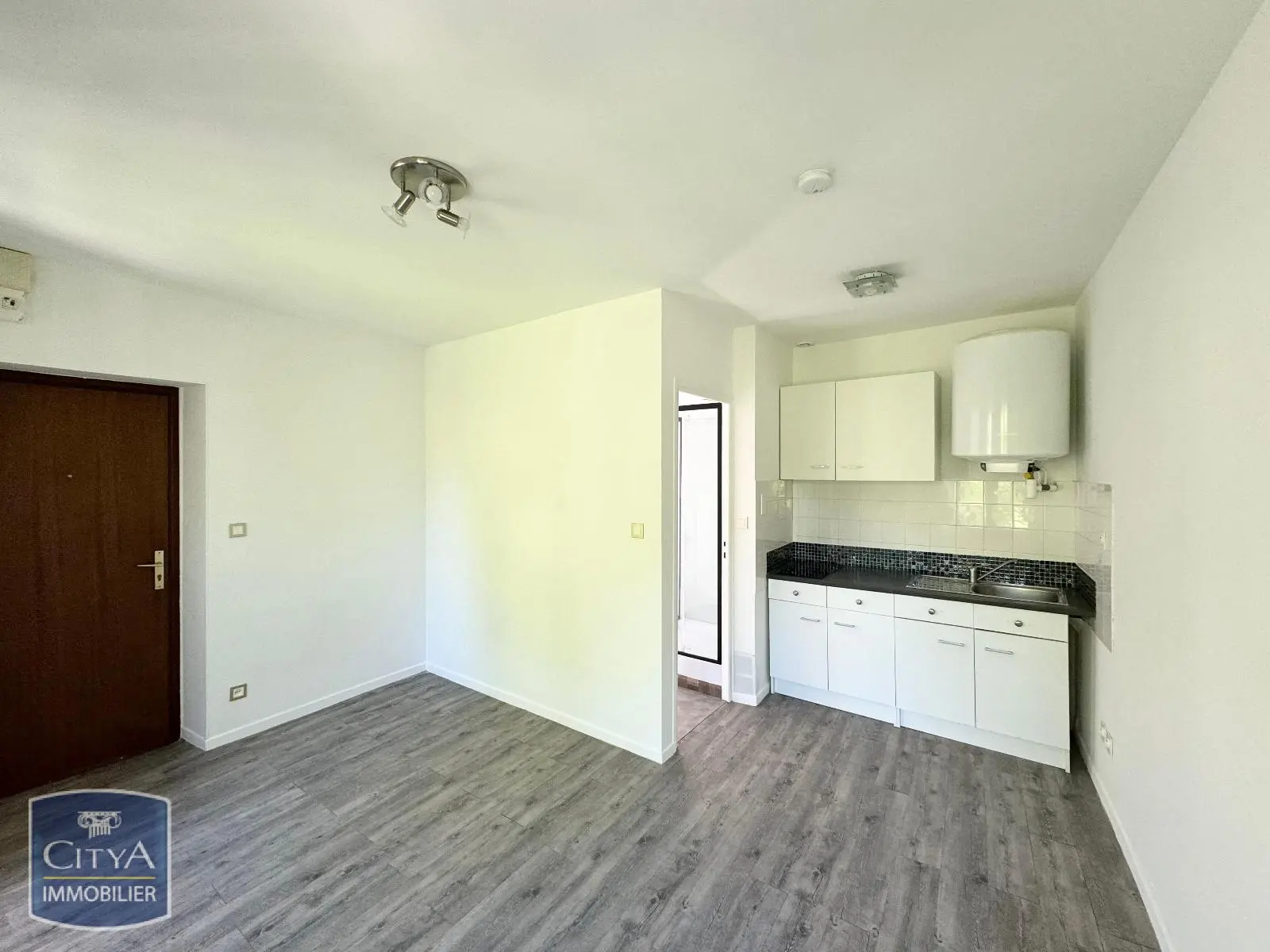 Photo 1 Appartement 1 pièce 17.83m²