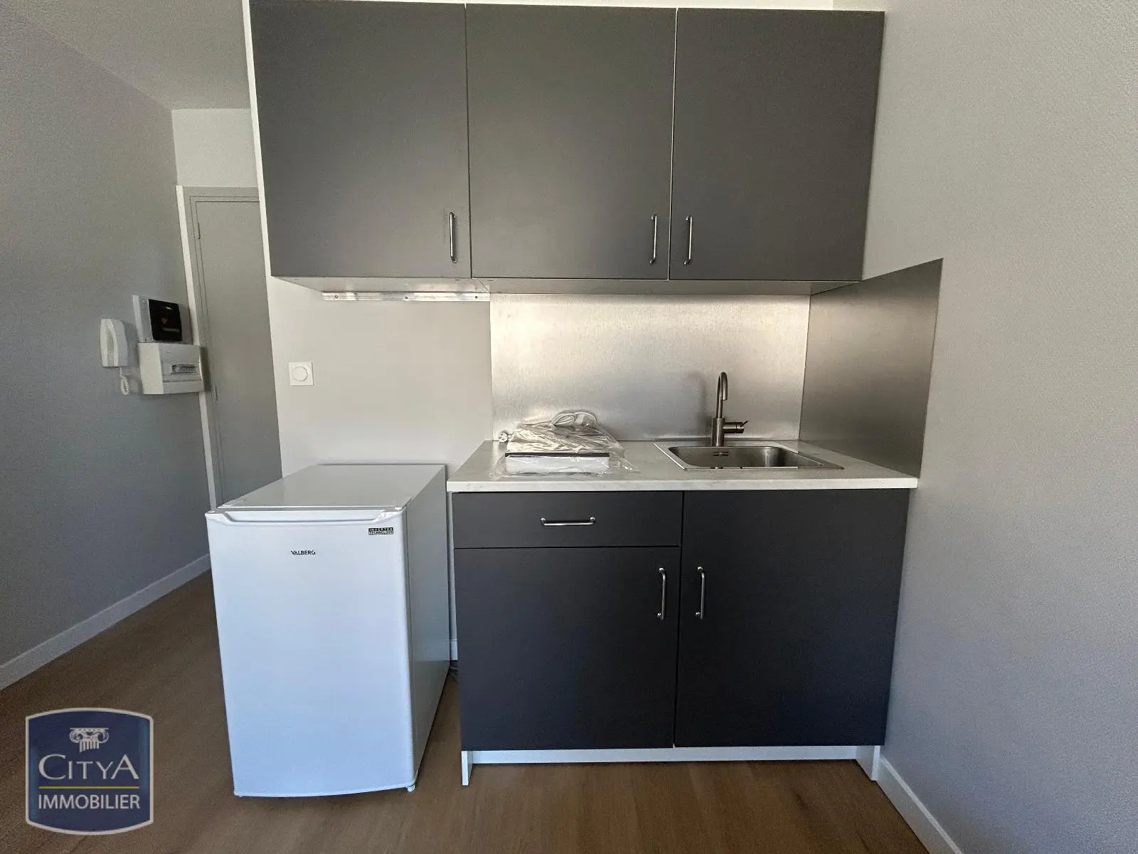 Photo 1 Appartement 1 pièce 18m²