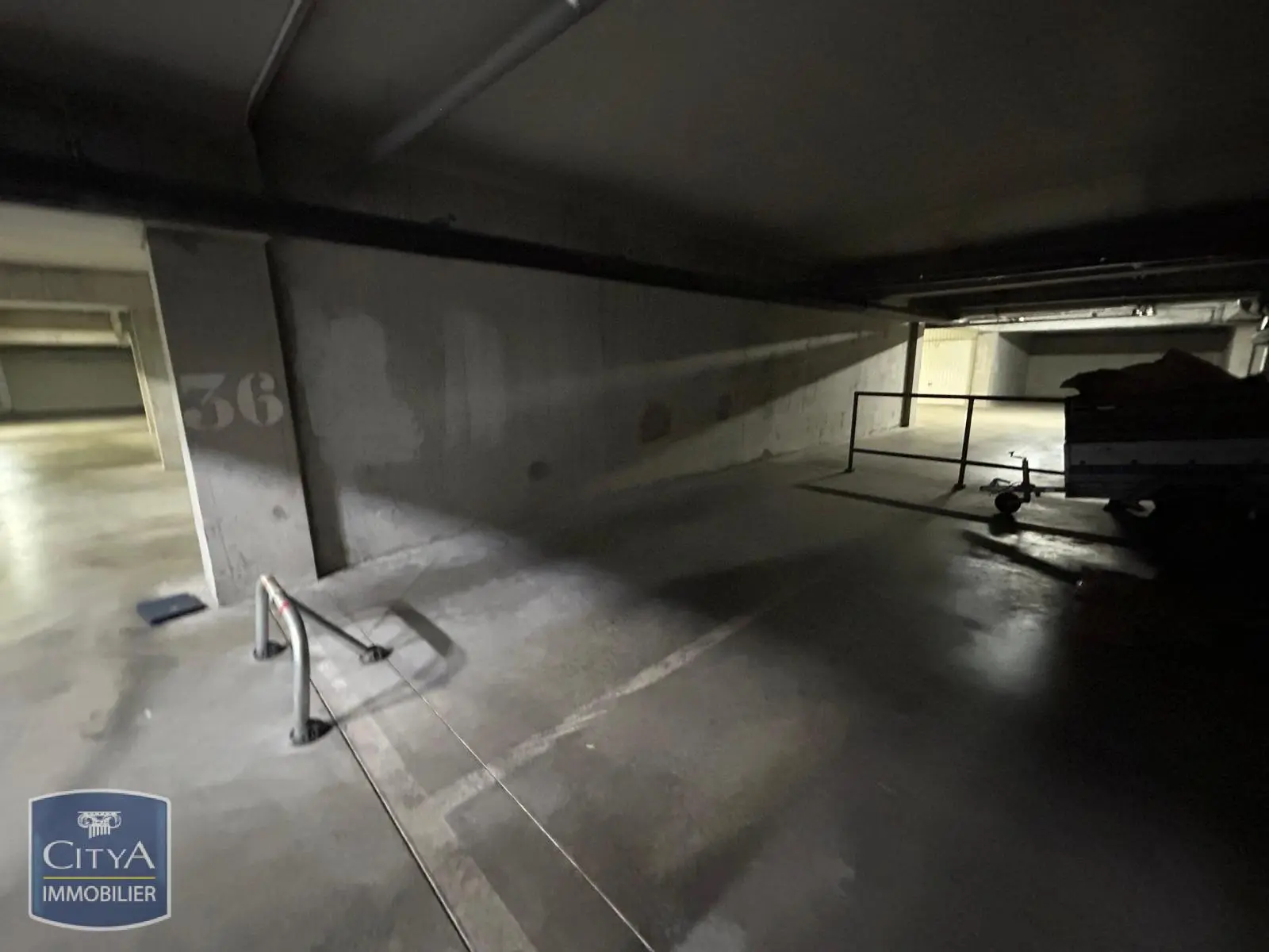 Photo 2 Parking
