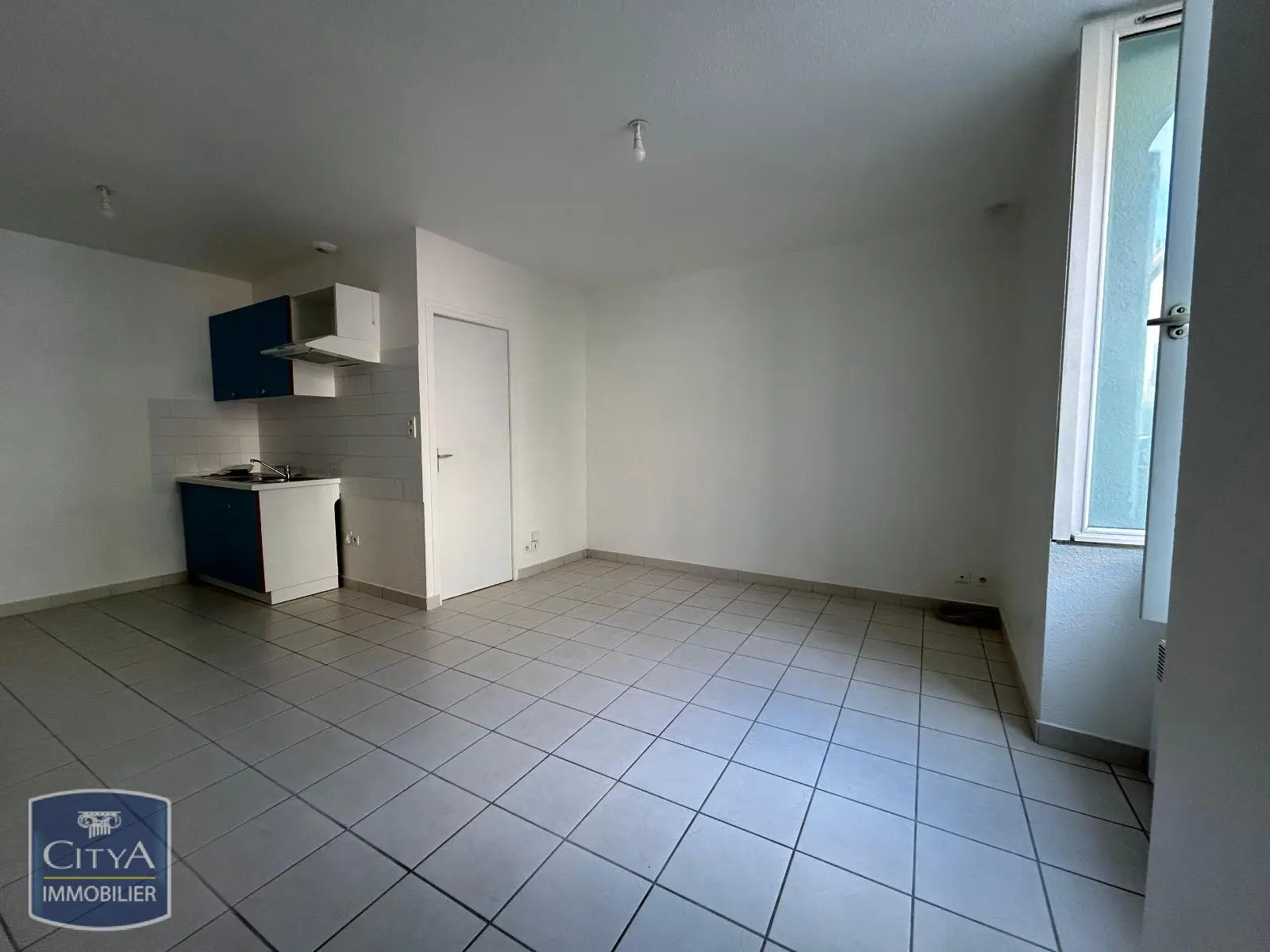 Photo 2 Appartement 1 pièce 24.41m²