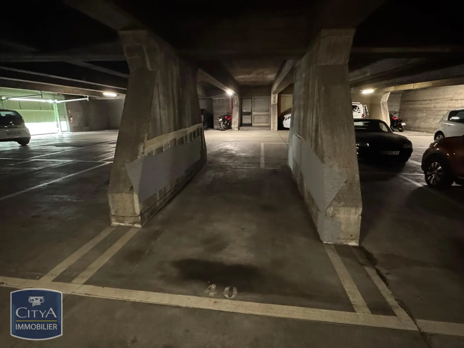 Photo 2 Parking