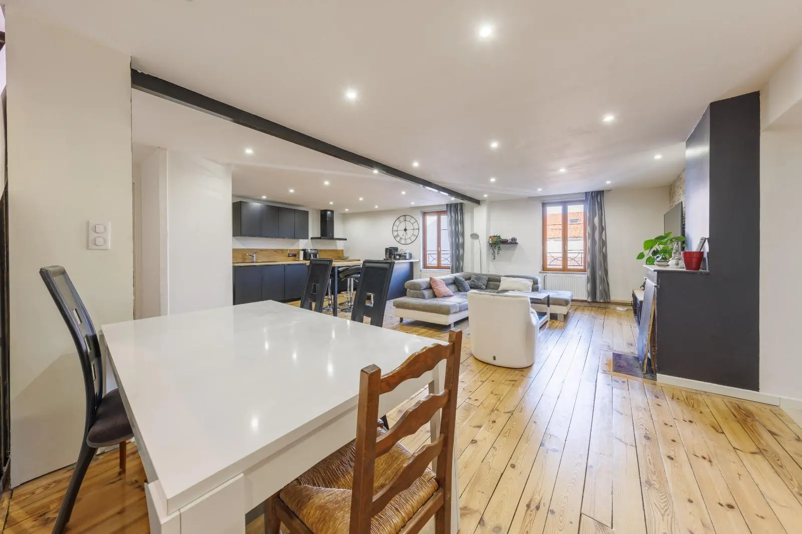 Photo 3 Maison 6 pièces 200m²