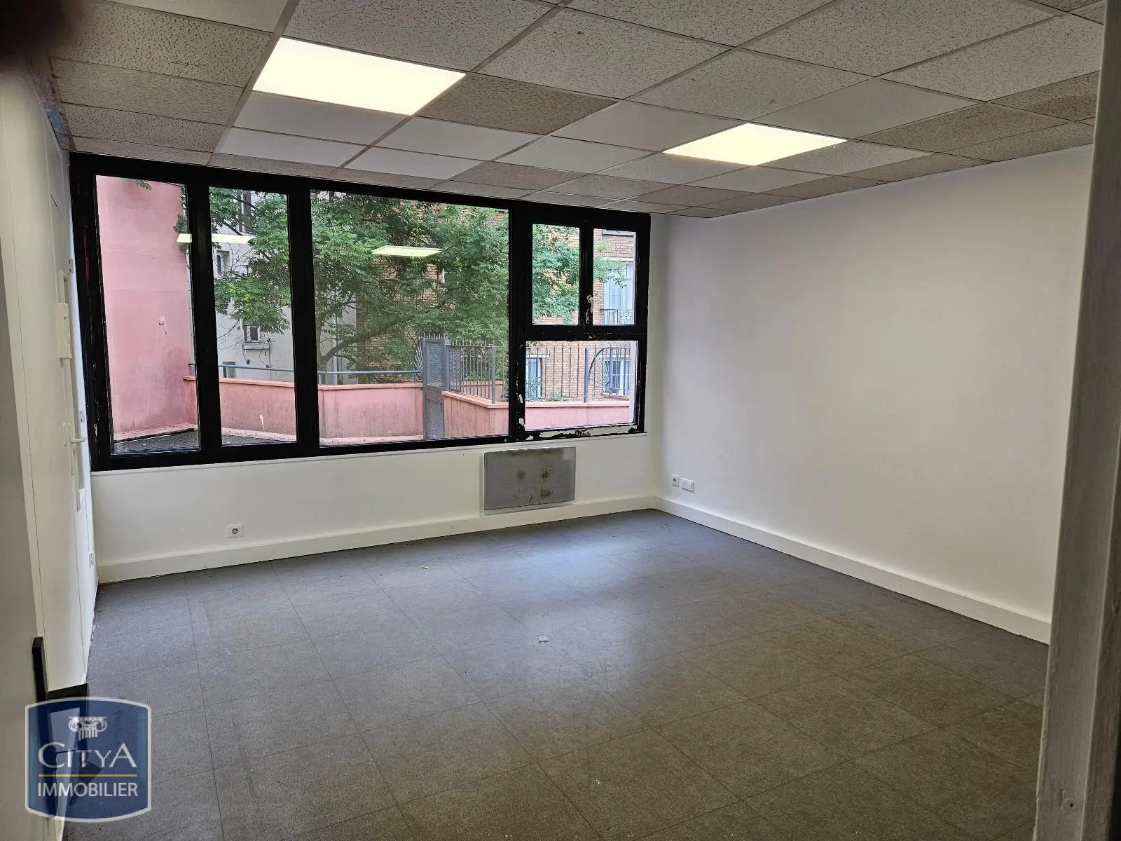 Photo 1 Local Commercial 302m²