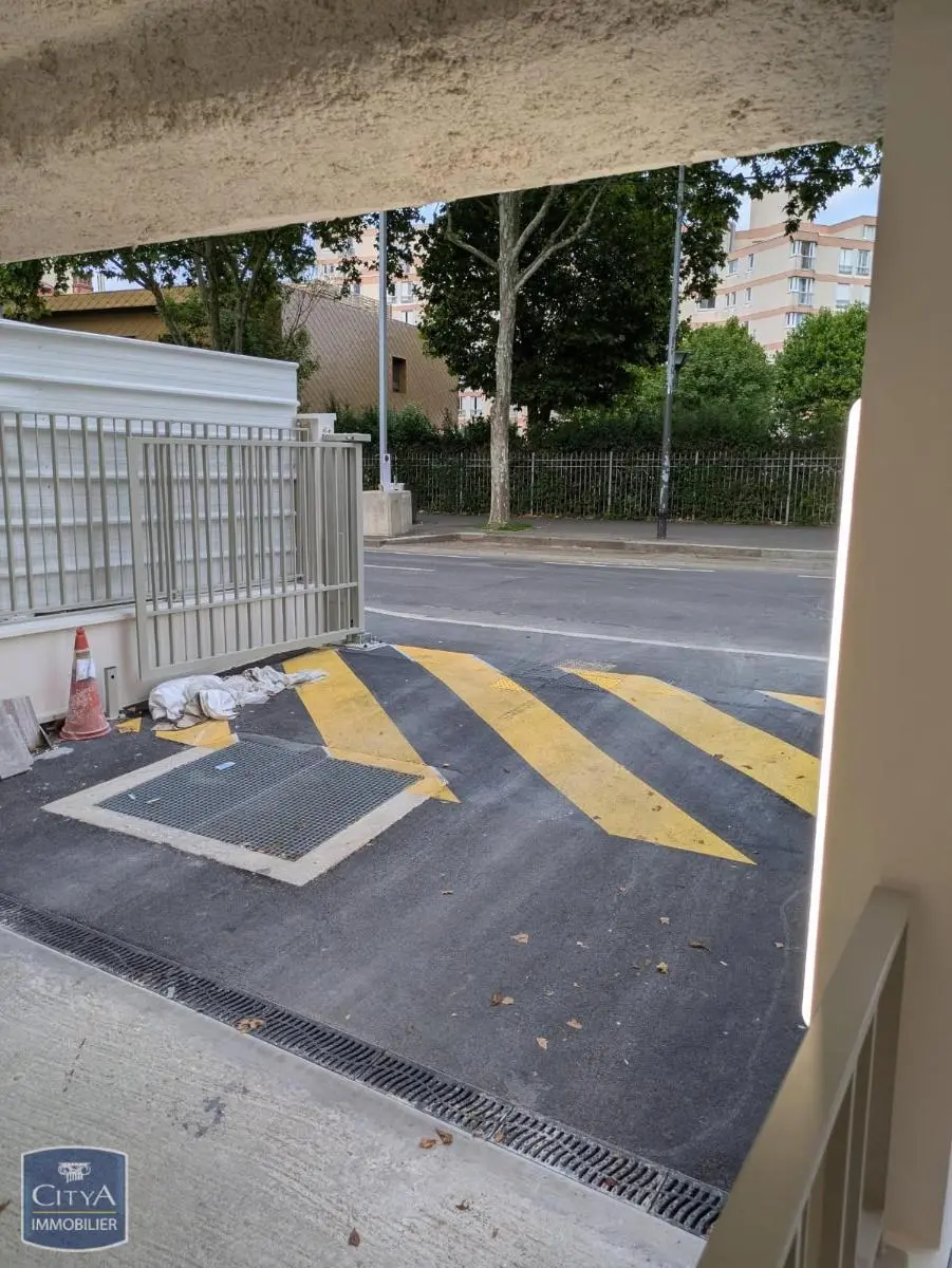 Photo 4 Parking