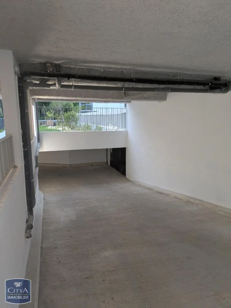 Photo 3 Parking