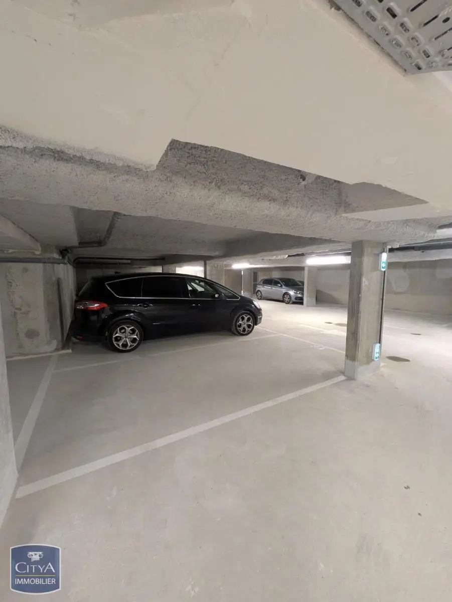Photo 2 Parking