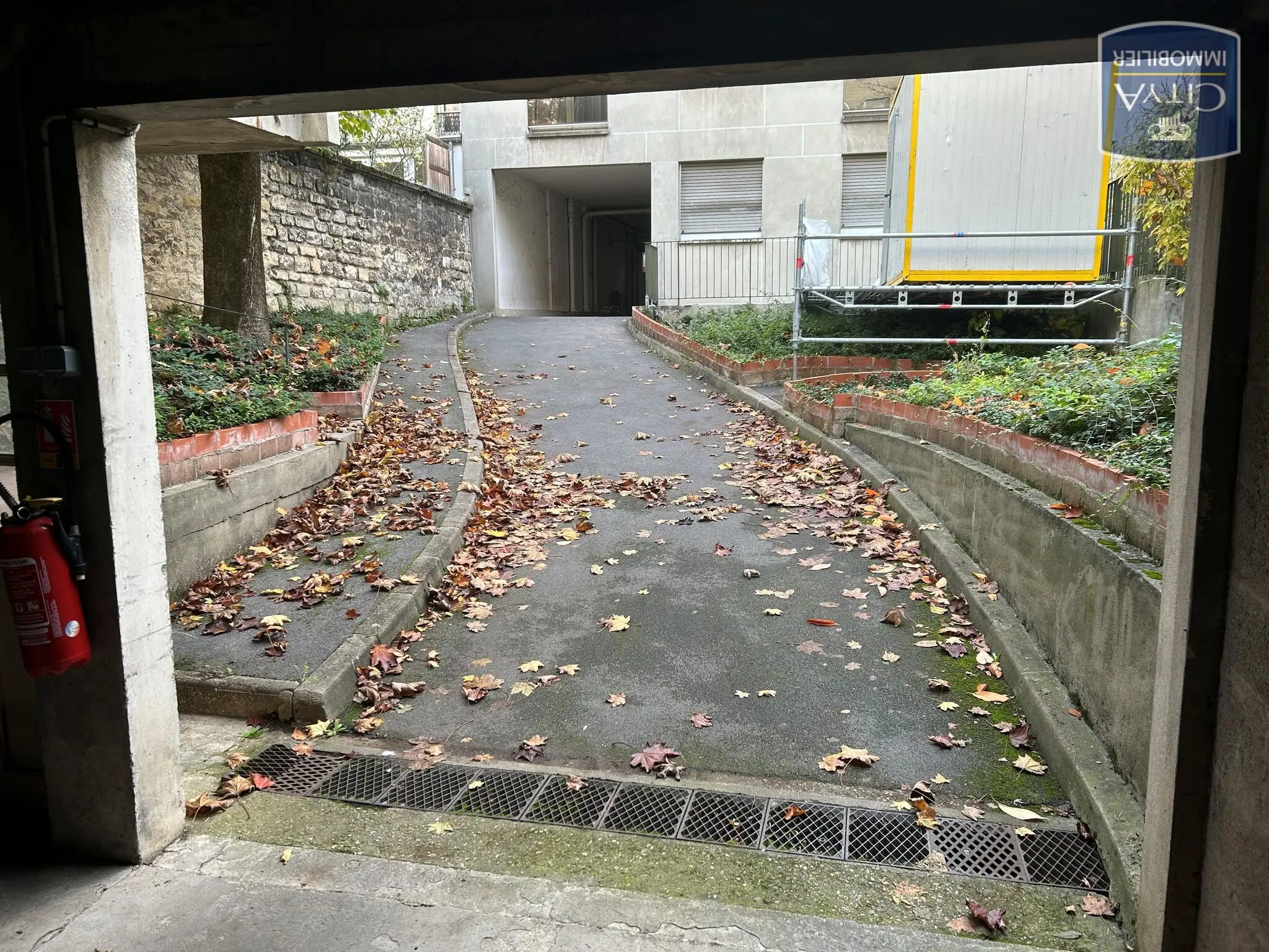 Photo 2 Parking