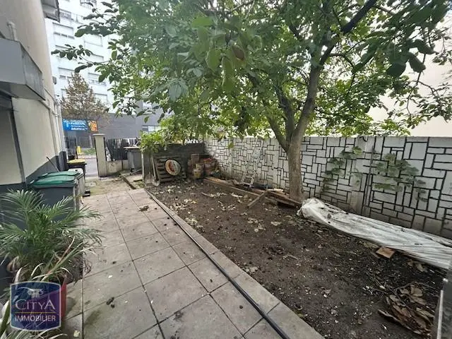 Photo 5 Local Commercial