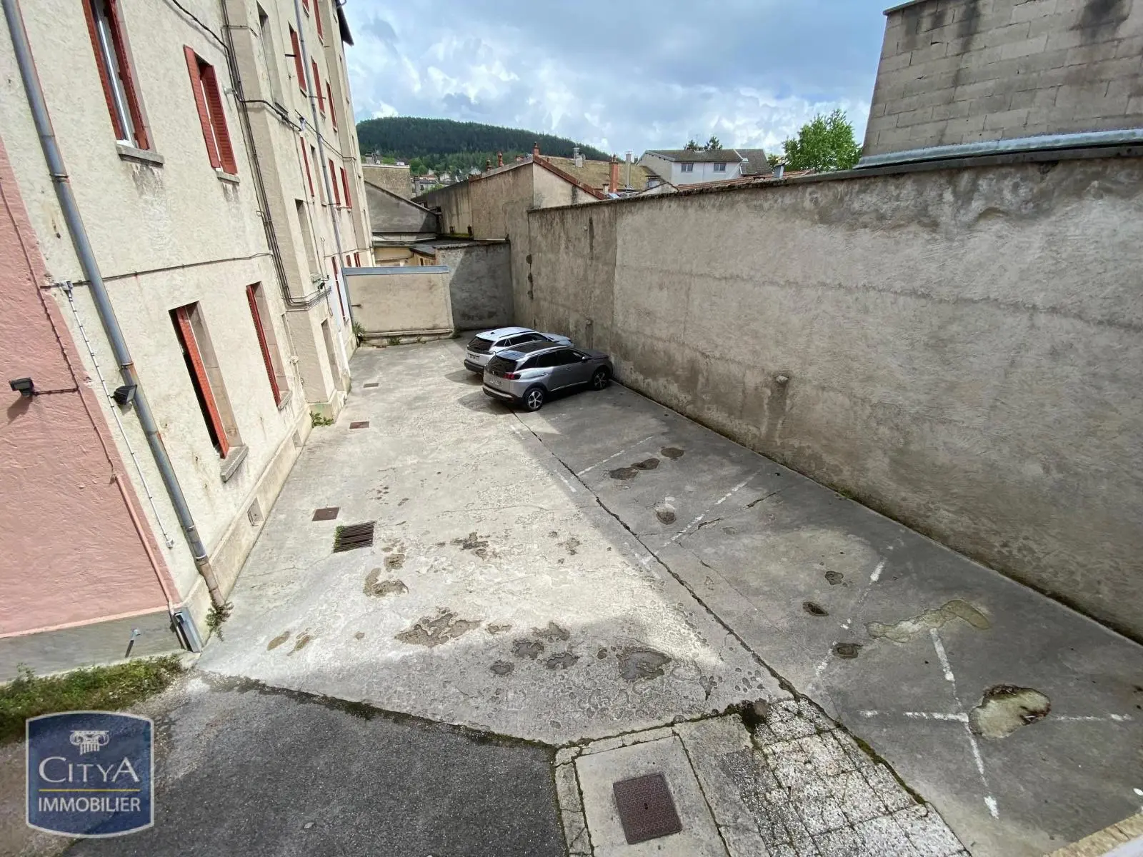 Photo 2 Parking