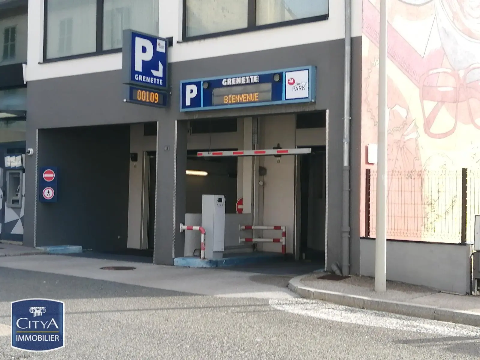 Photo 1 Parking