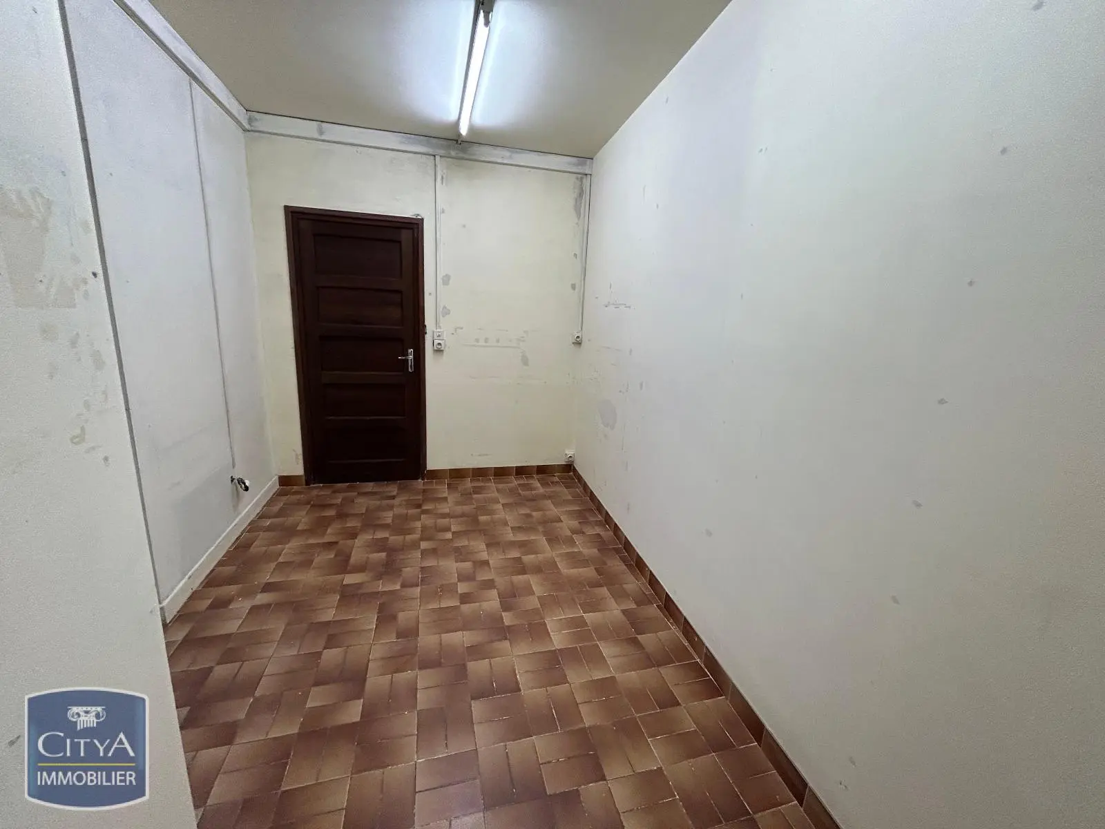 Photo 8 Local Commercial