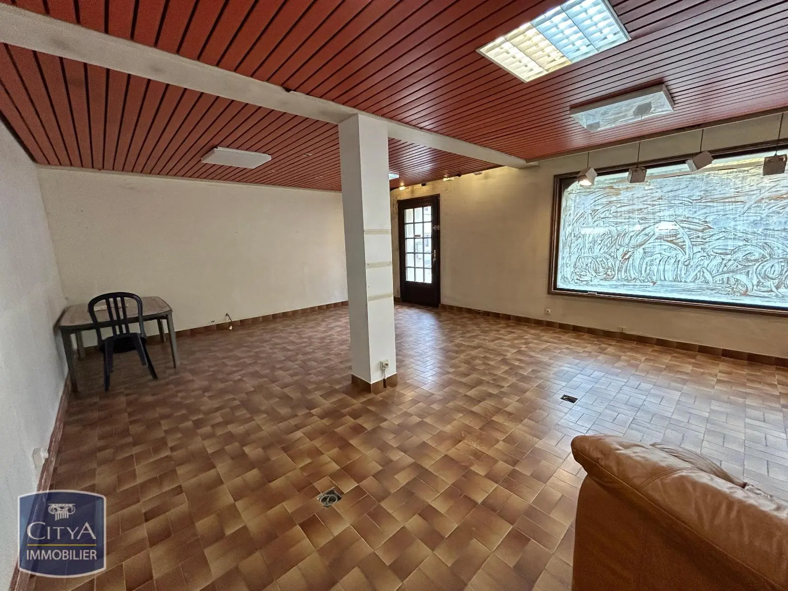 Photo 4 Local Commercial