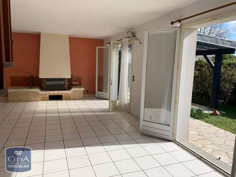 Illustration pour Maison 6 pièces 155m² Photo Maison 6 pièces 155m²