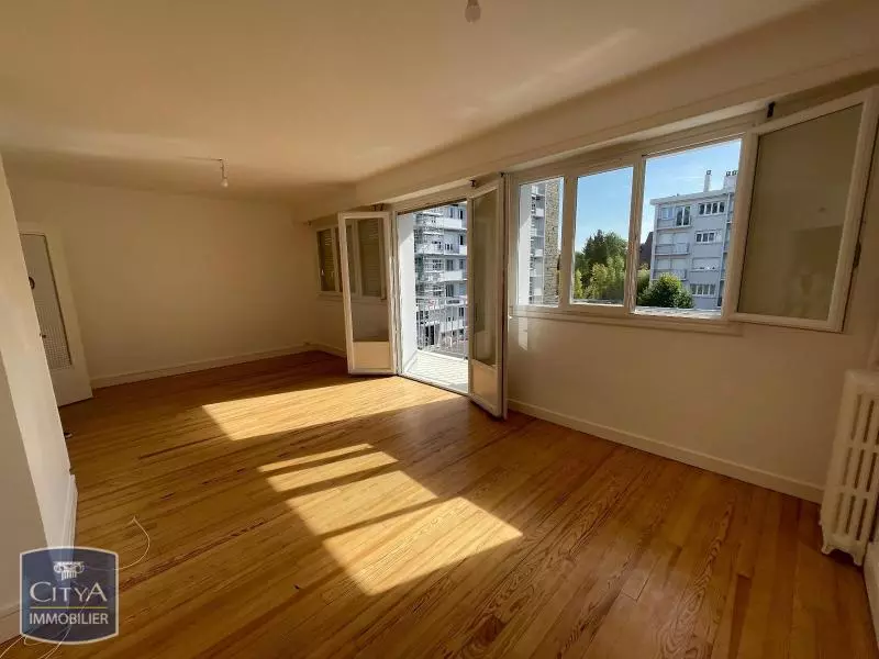 Illustration pour Appartement 5 pièces 96.23m² Photo Appartement 5 pièces 96.23m²