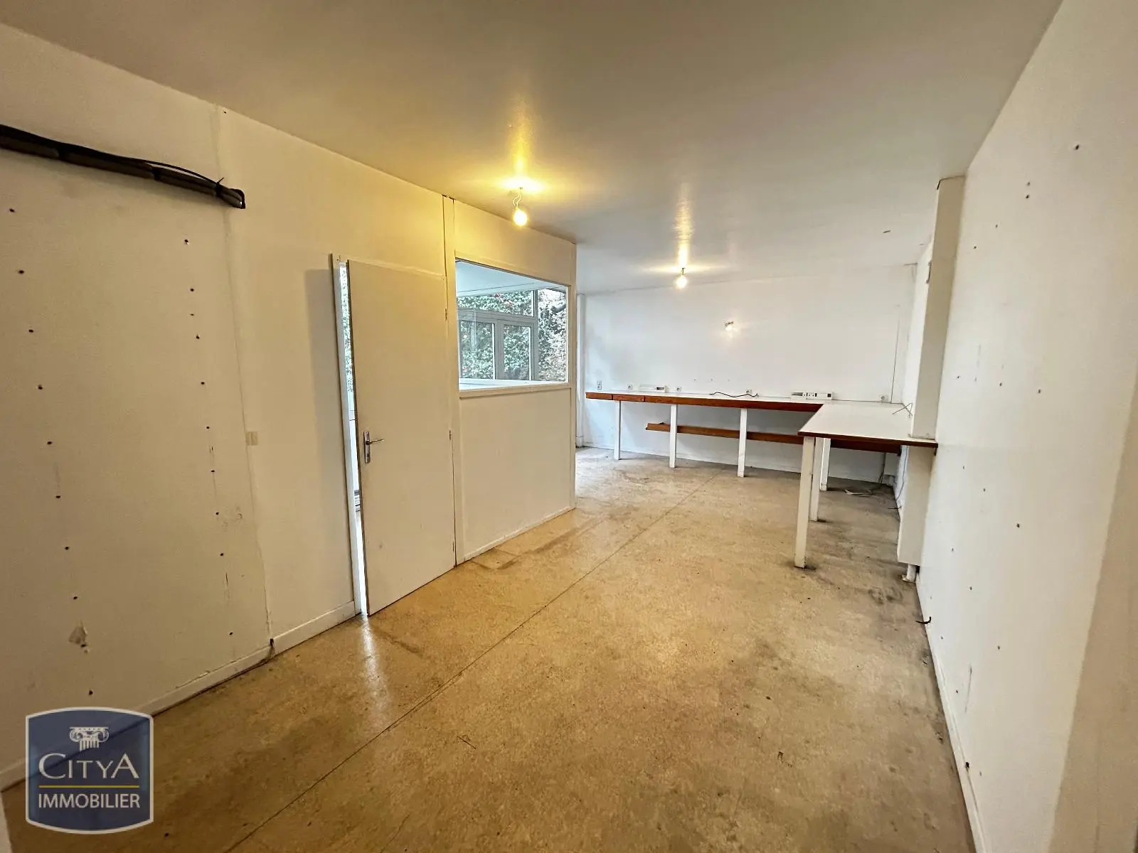 Photo 10 Local Commercial