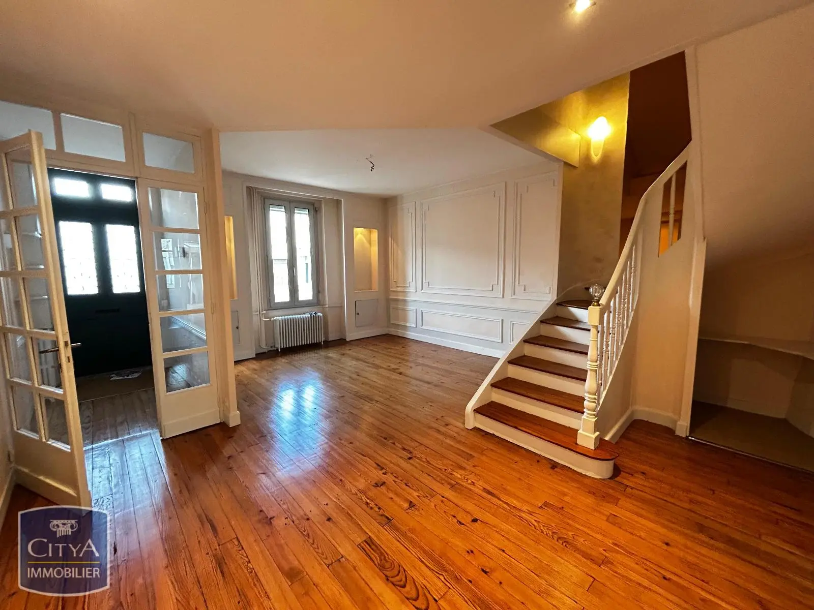 Photo 1 Maison 6 pièces 198.94m²