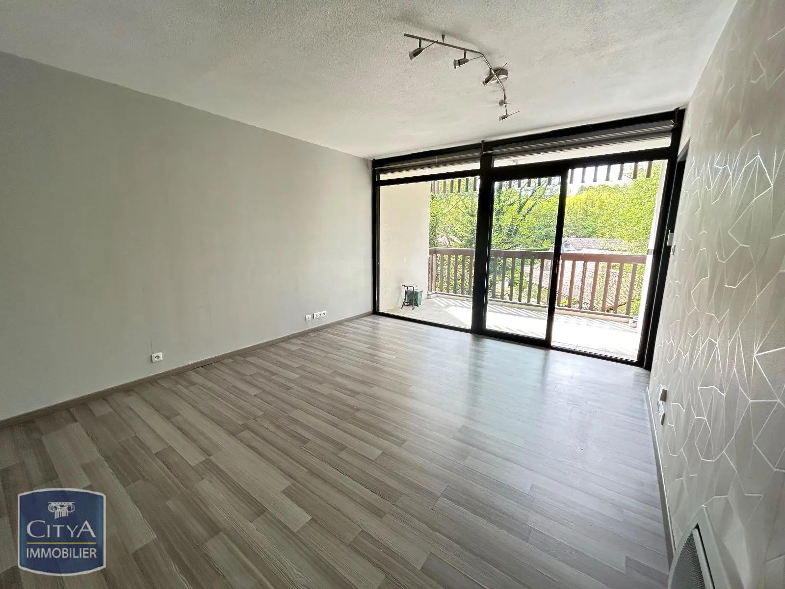 Photo 2 Appartement 1 pièce 33.33m²