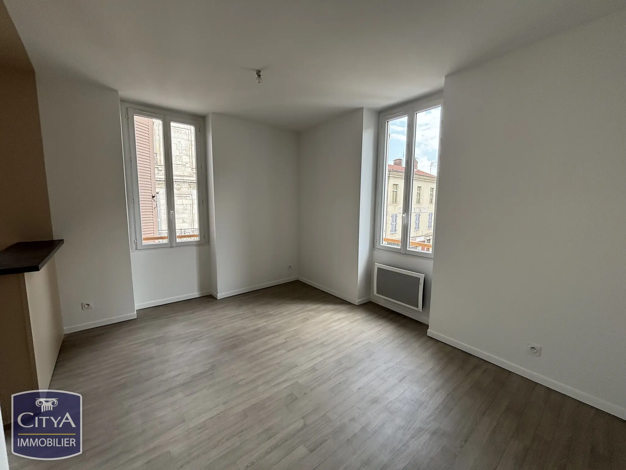 Photo 1 Immeuble 296.37m²