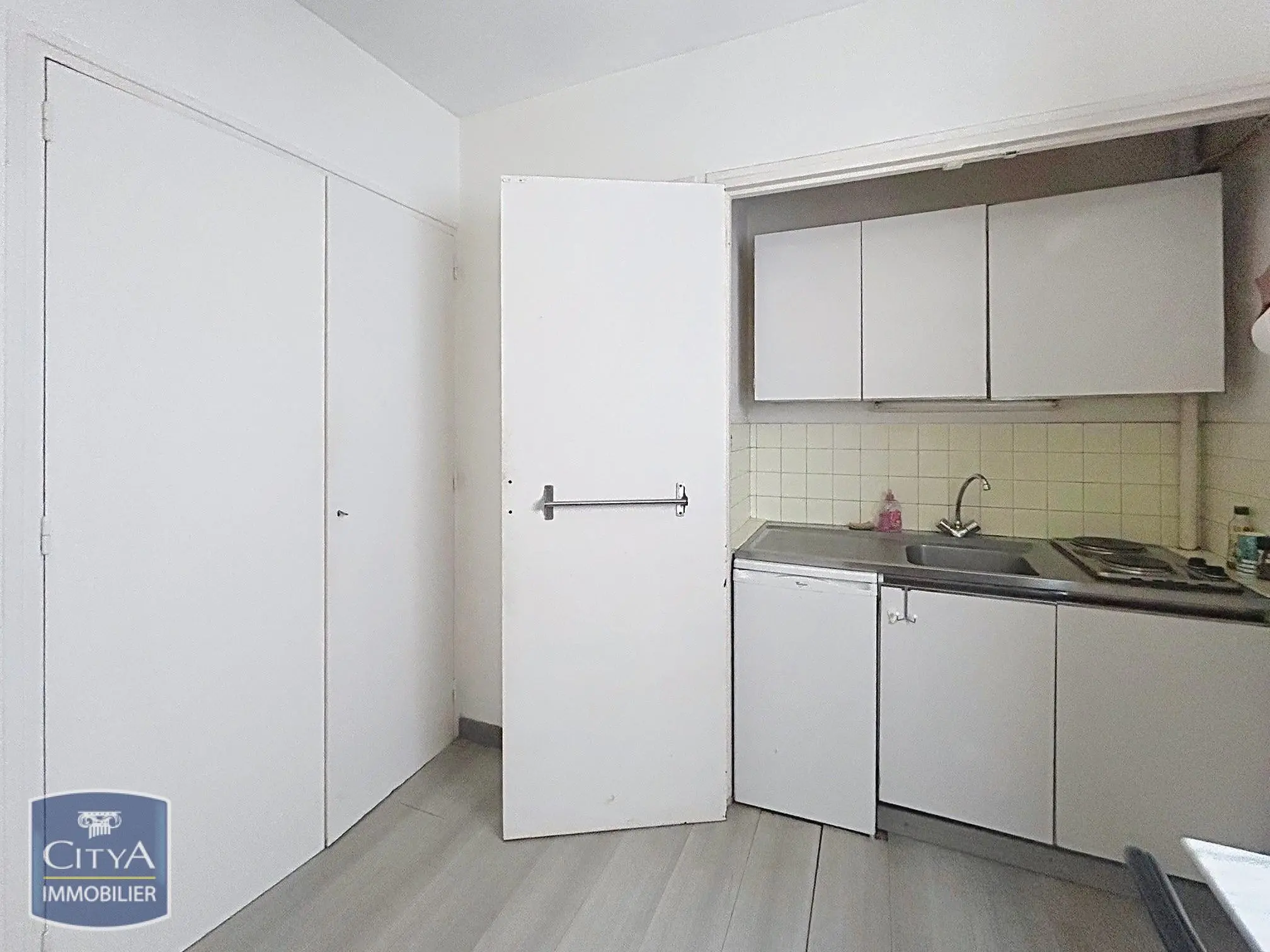Photo 3 Appartement 1 pièce 27.11m²