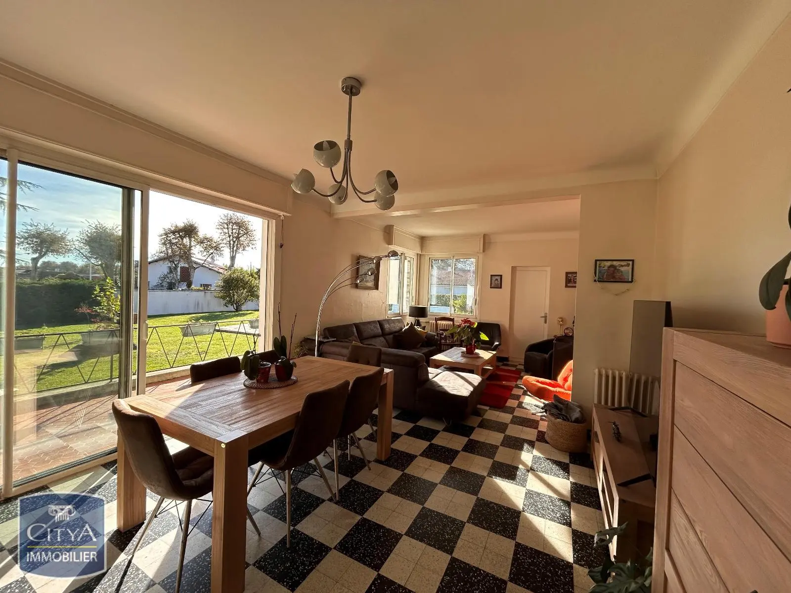 Photo 1 Maison 6 pièces 145m²