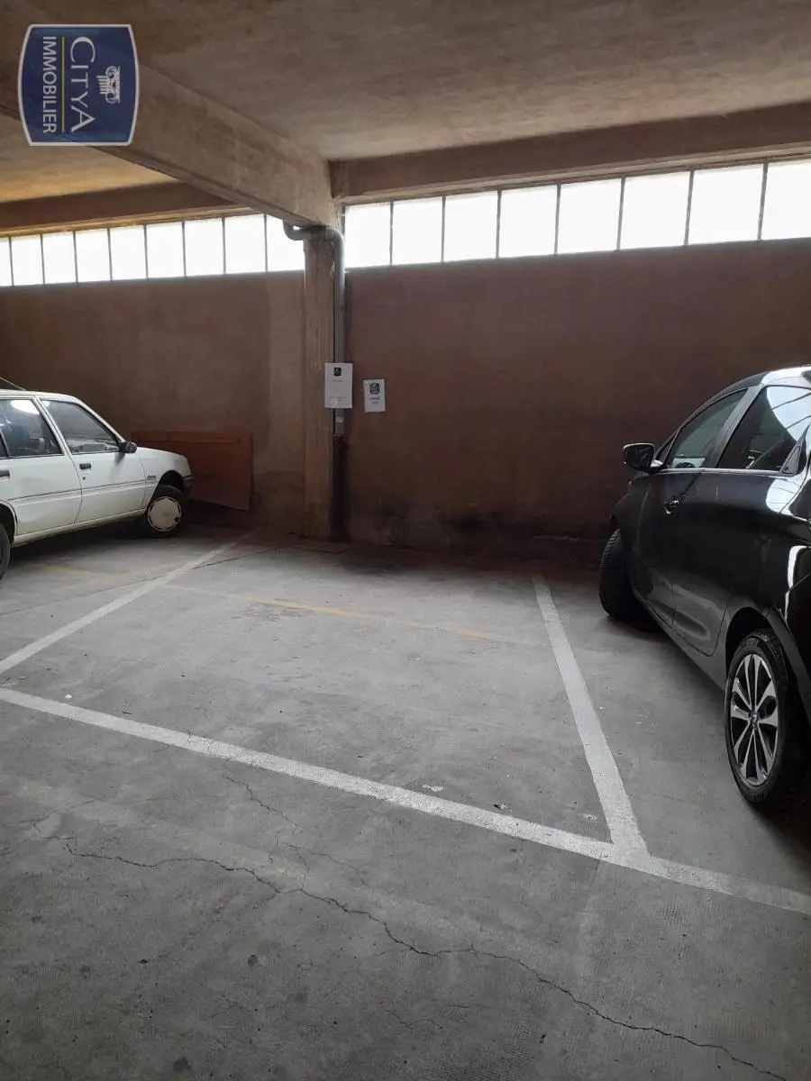 Photo 1 Parking
