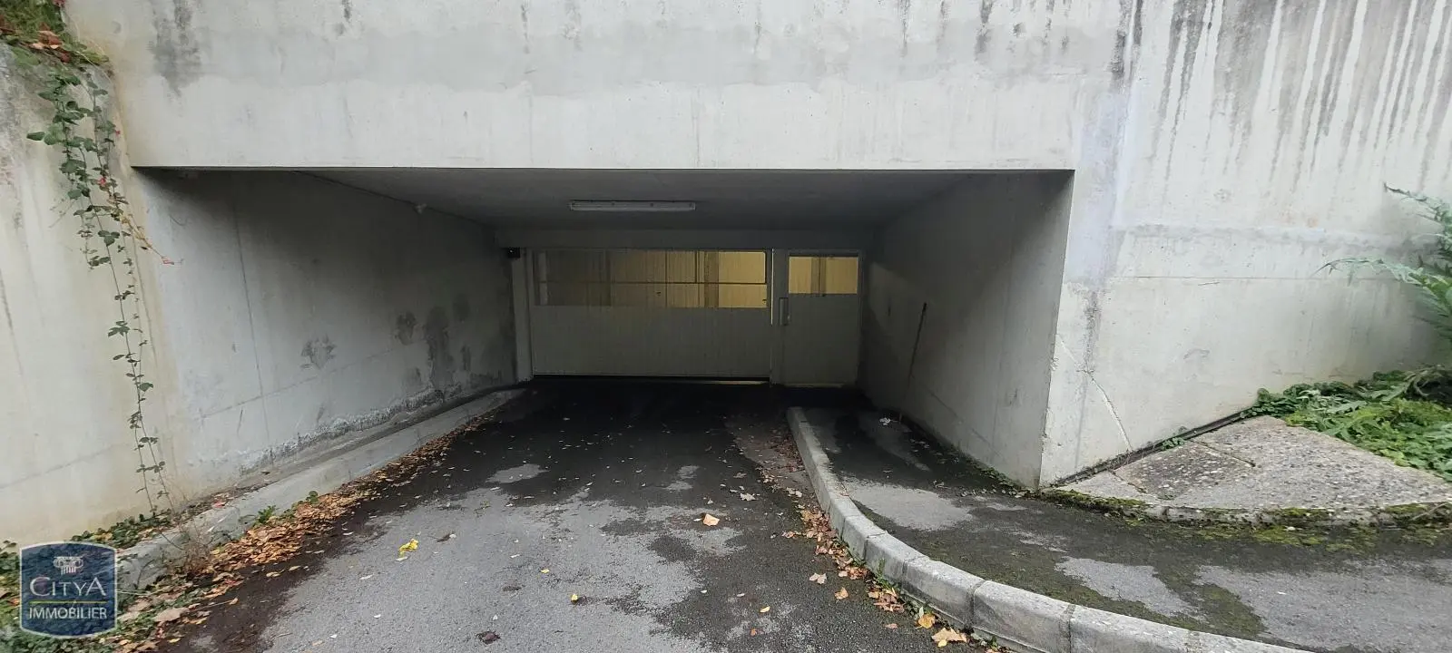 Photo 2 Parking