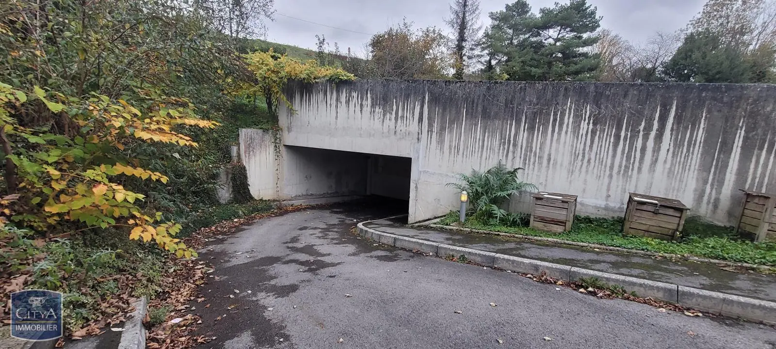 Photo 1 Parking
