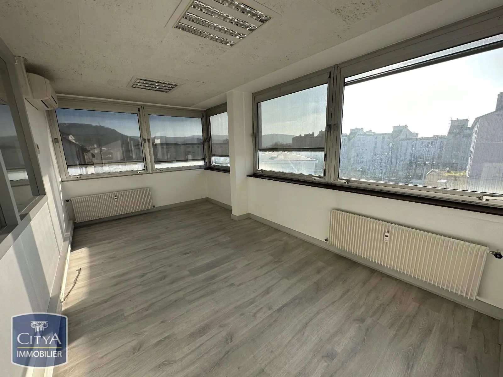 Photo 2 Local Commercial 91m²