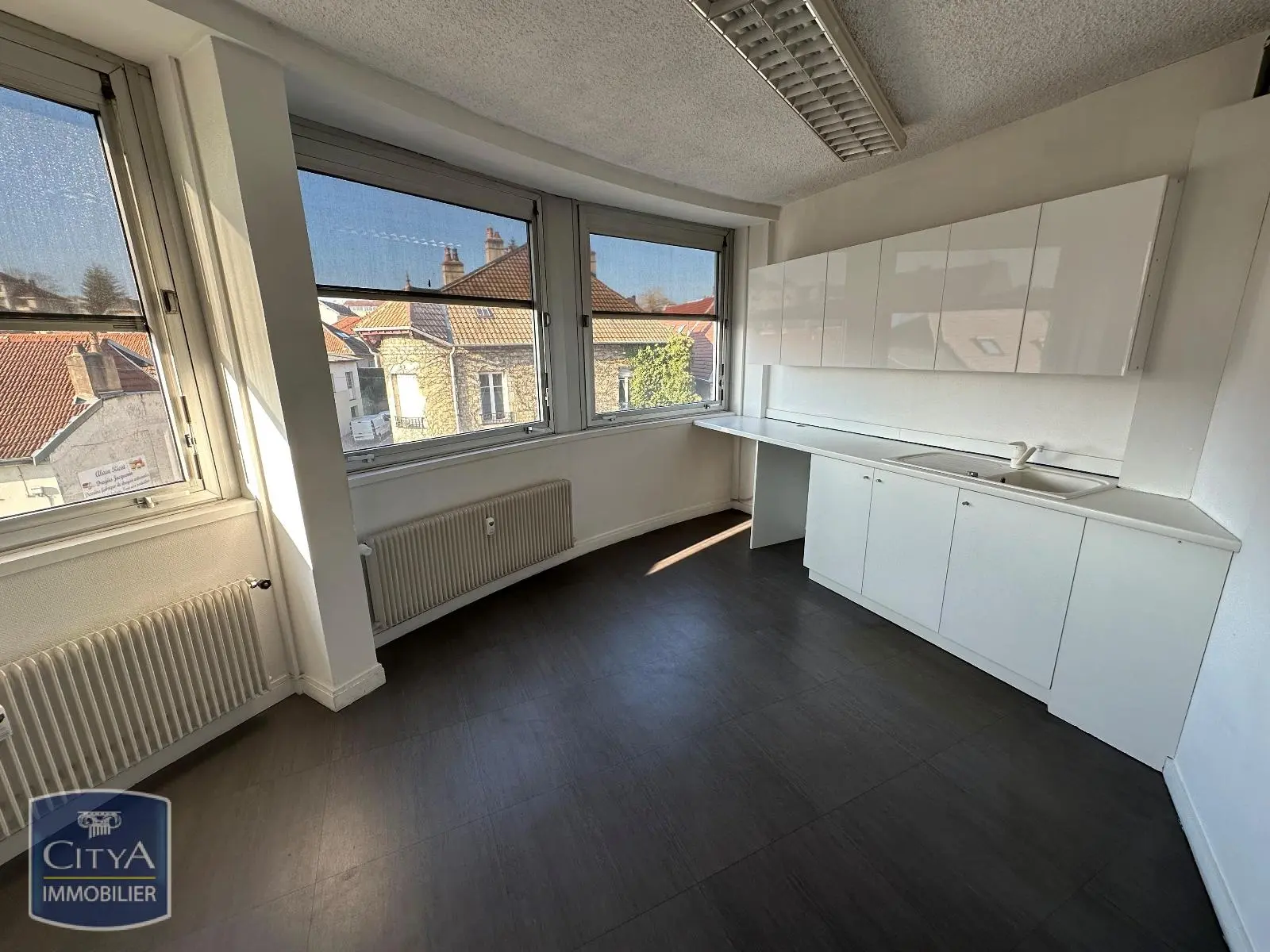 Photo 2 Local Professionnel 3 pièces 78m²